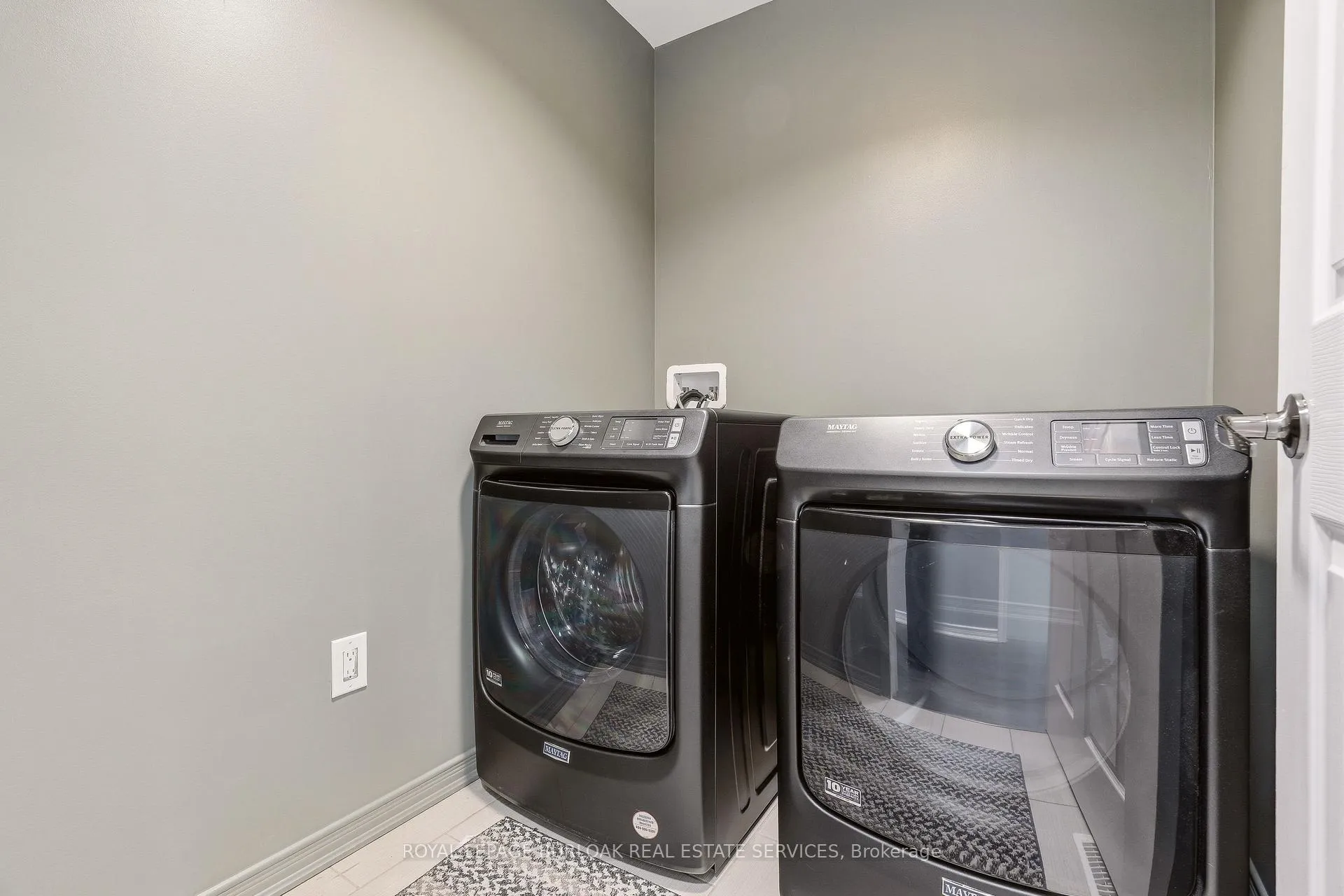 Photo 29 of 105 Larry Crescent, Haldimand — HOMEH