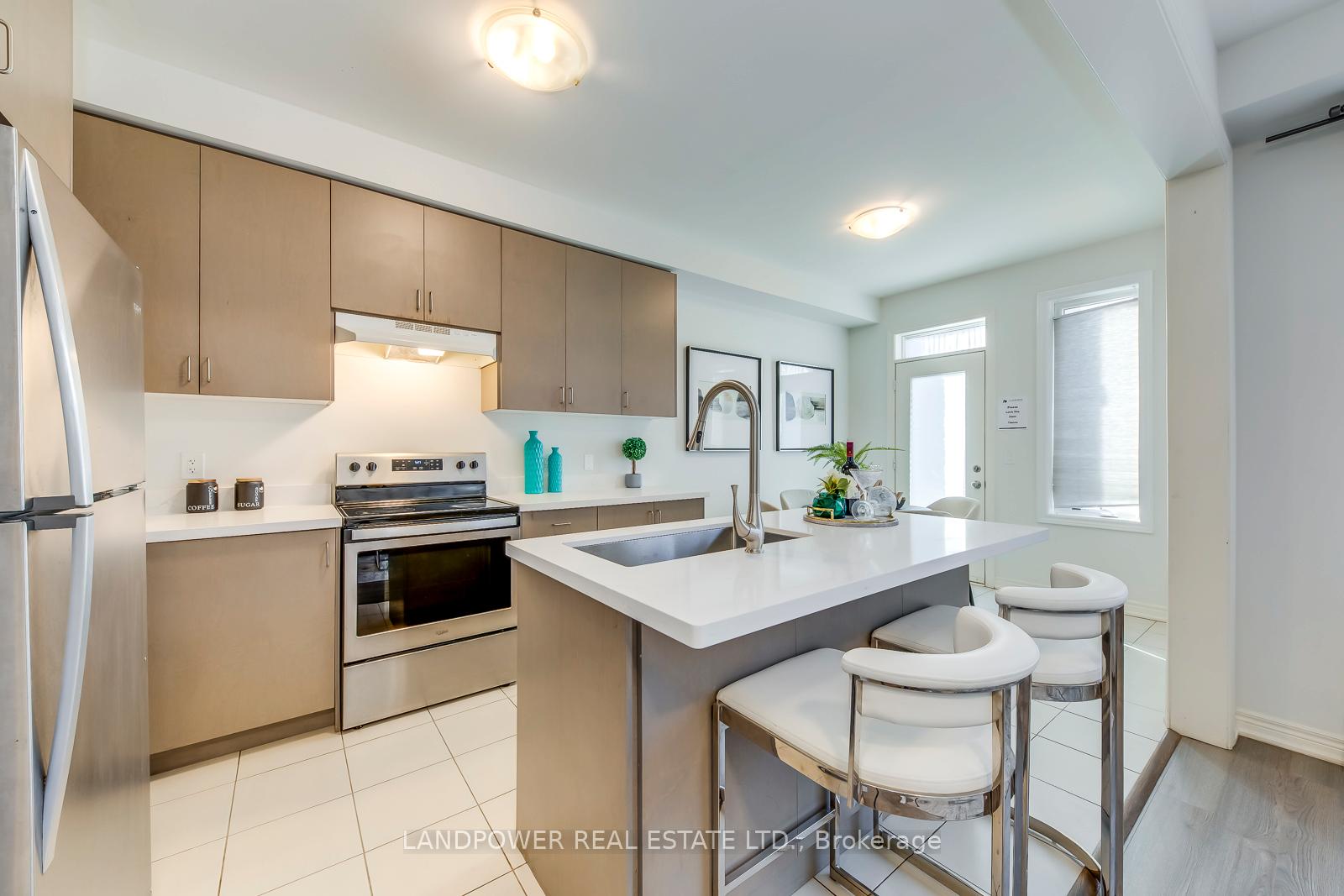 Photo 11 of 1460 Pratt Heights, Milton, Ford — HOMEH