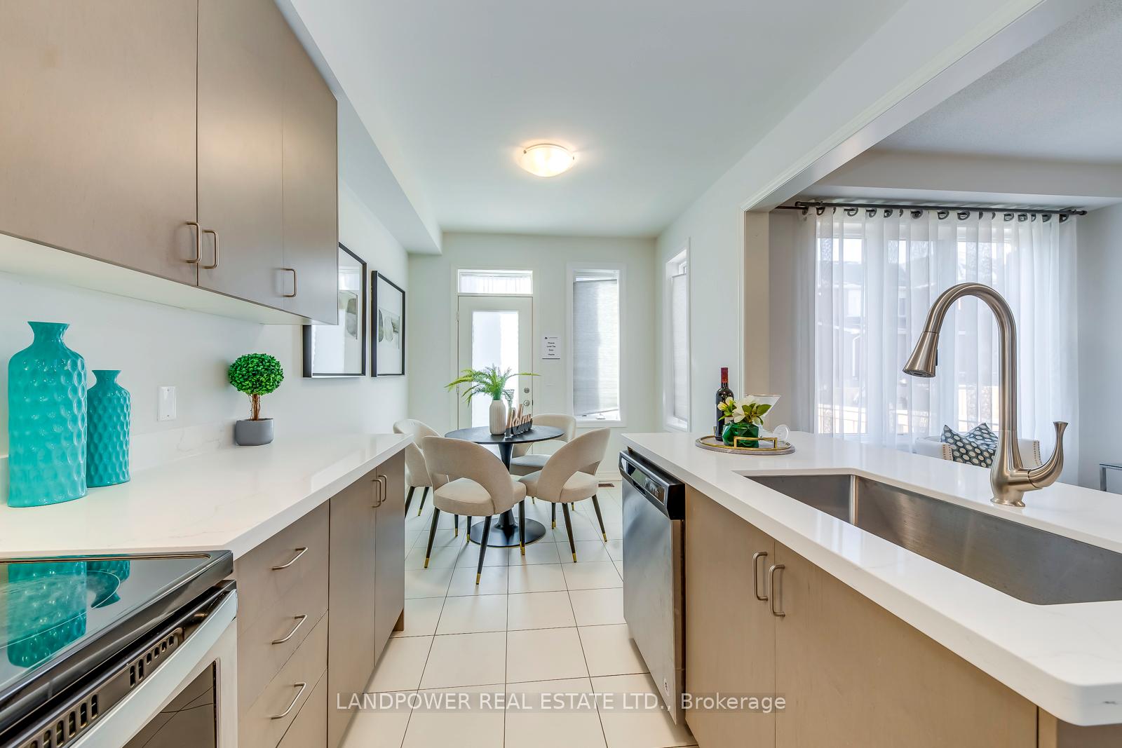 Photo 14 of 1460 Pratt Heights, Milton, Ford — HOMEH
