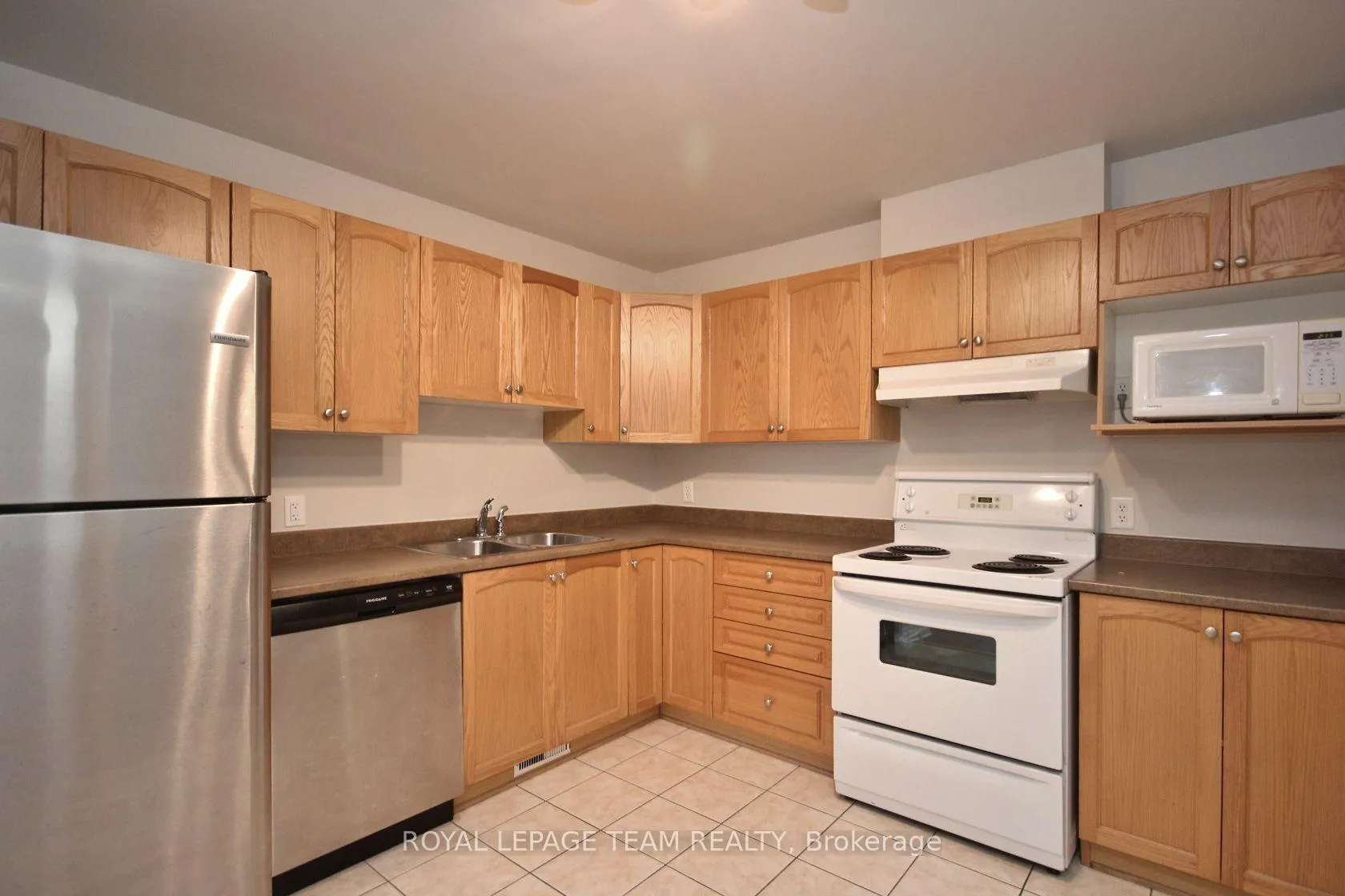 Photo 5 of 139 Oakfield Crescent, Ottawa, Barrhaven - Longfields — HOMEH