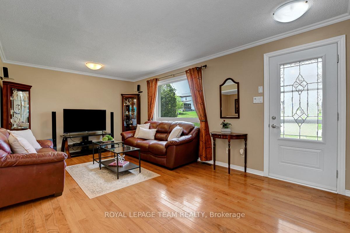 Photo 5 of 2833 Glenwood Drive, Ottawa, Metcalfe — HOMEH