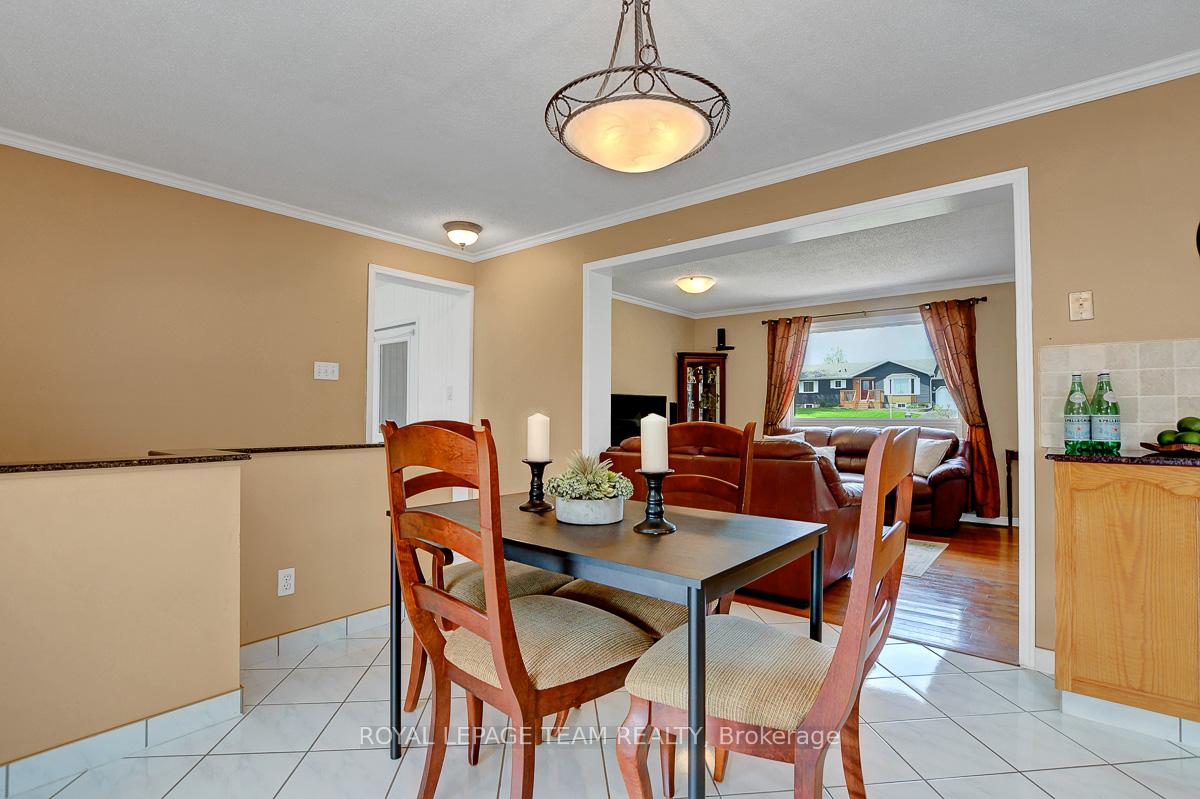 Photo 11 of 2833 Glenwood Drive, Ottawa, Metcalfe — HOMEH