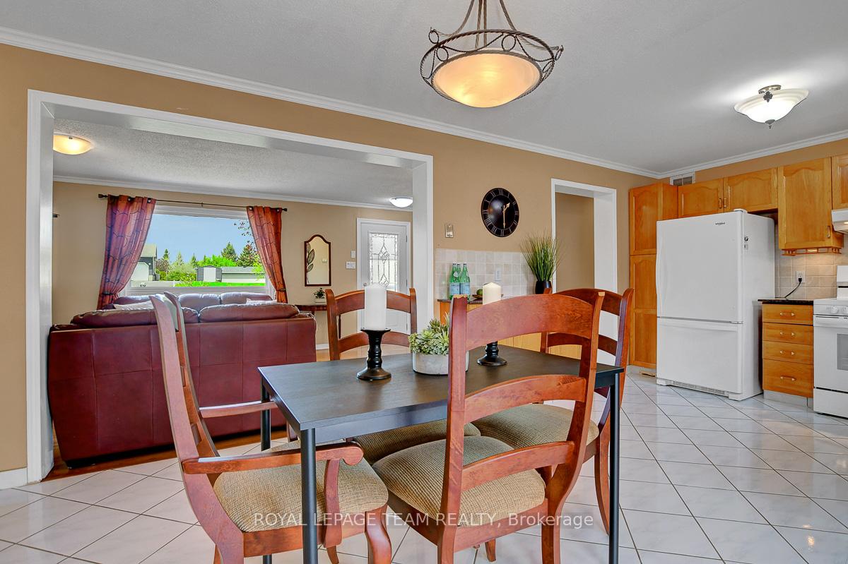 Photo 12 of 2833 Glenwood Drive, Ottawa, Metcalfe — HOMEH