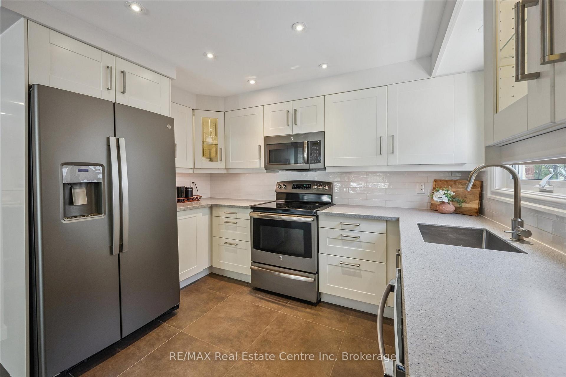 Photo 8 of 3 Brombal Drive, Guelph, Kortright West — HOMEH