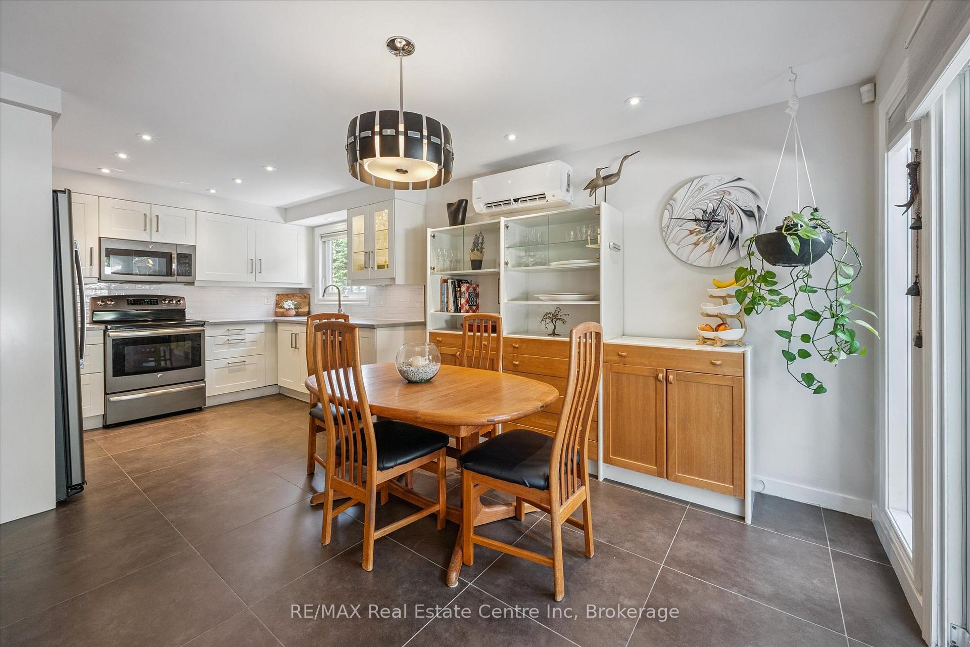 Photo 10 of 3 Brombal Drive, Guelph, Kortright West — HOMEH