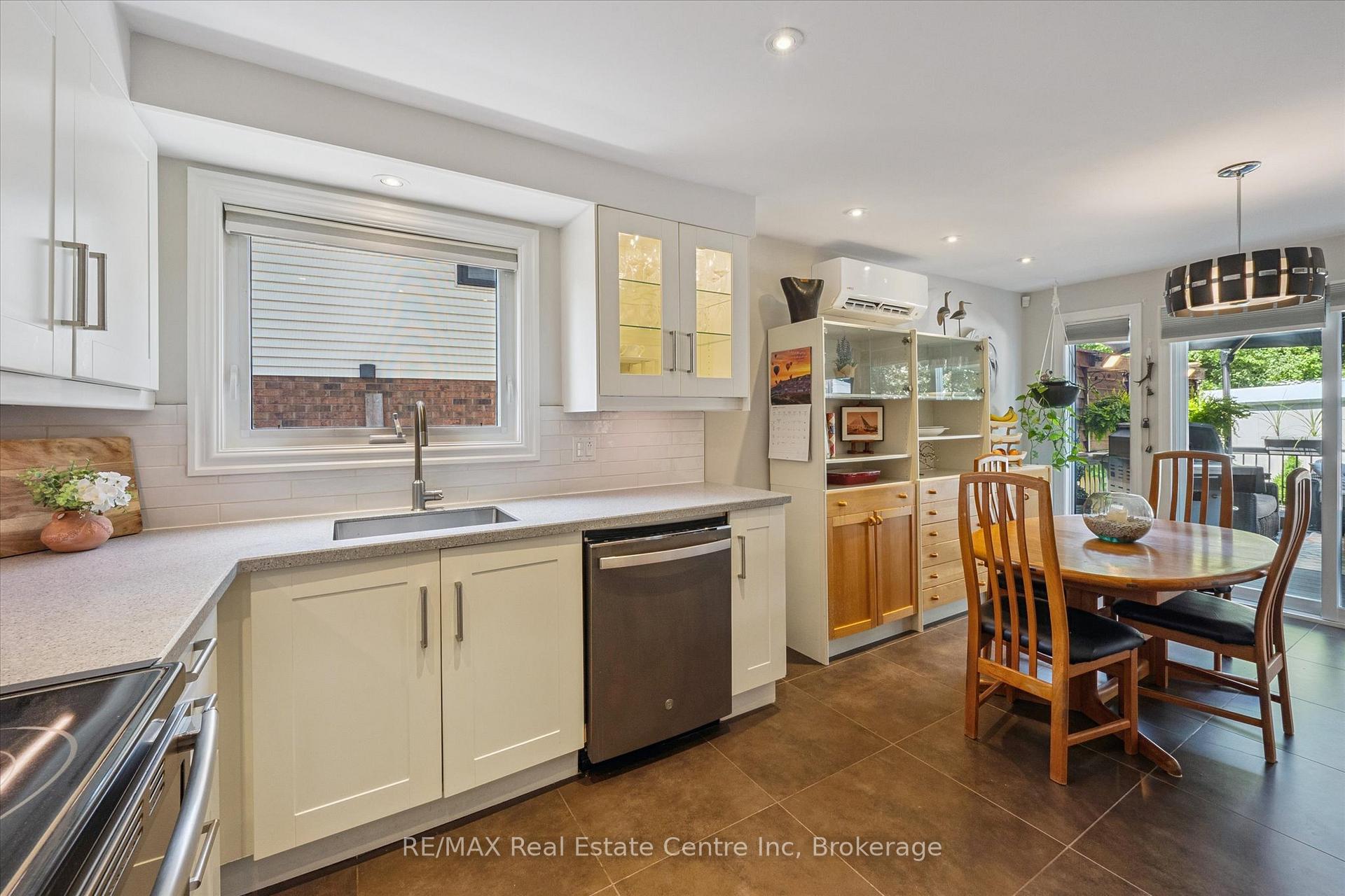 Photo 11 of 3 Brombal Drive, Guelph, Kortright West — HOMEH