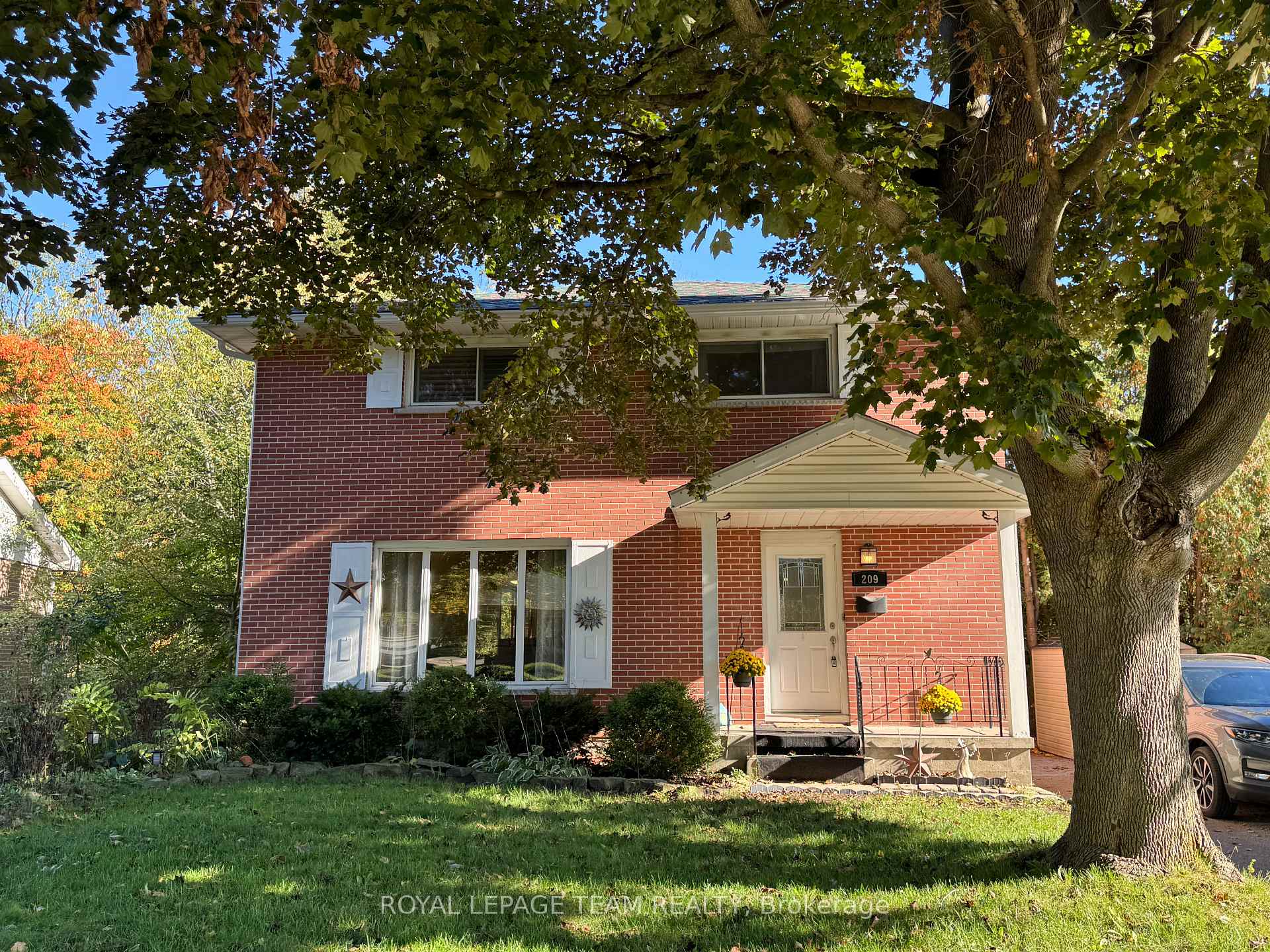 Front of 209 Reynolds Drive E