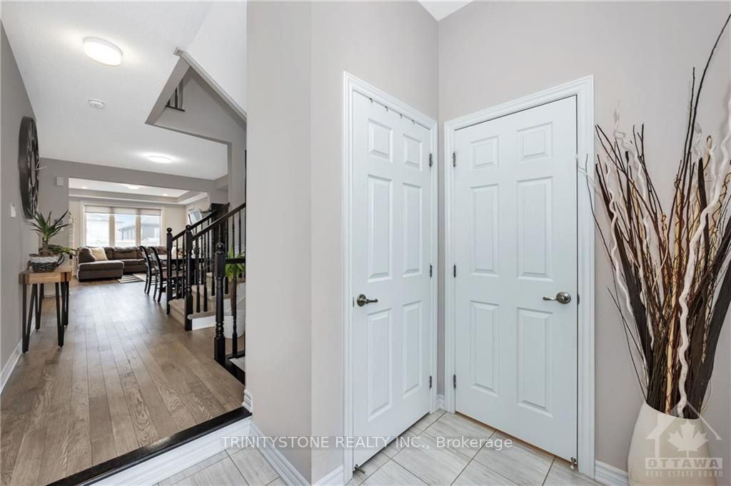 Photo 4 of 801 Brittanic Road, Ottawa, Kanata - Emerald Meadows/Trailwest — HOMEH
