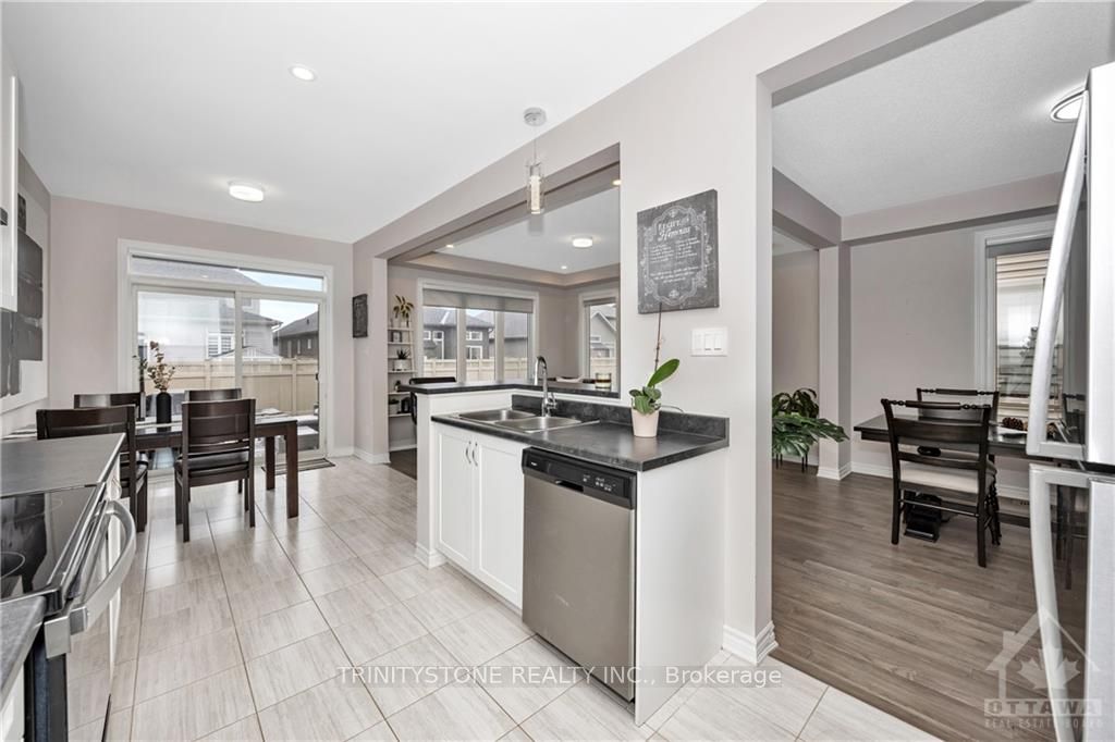Photo 10 of 801 Brittanic Road, Ottawa, Kanata - Emerald Meadows/Trailwest — HOMEH