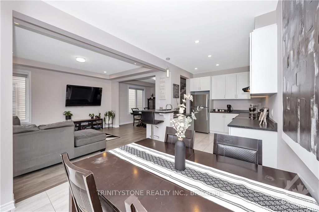 Photo 12 of 801 Brittanic Road, Ottawa, Kanata - Emerald Meadows/Trailwest — HOMEH