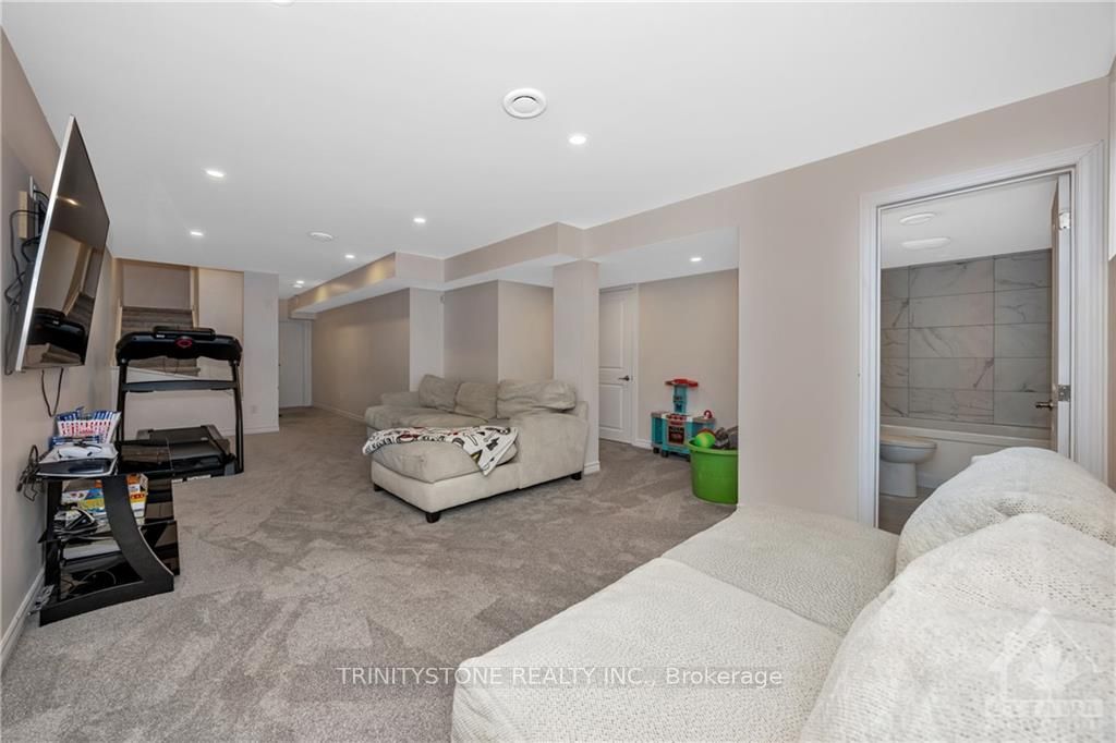 Photo 25 of 801 Brittanic Road, Ottawa, Kanata - Emerald Meadows/Trailwest — HOMEH