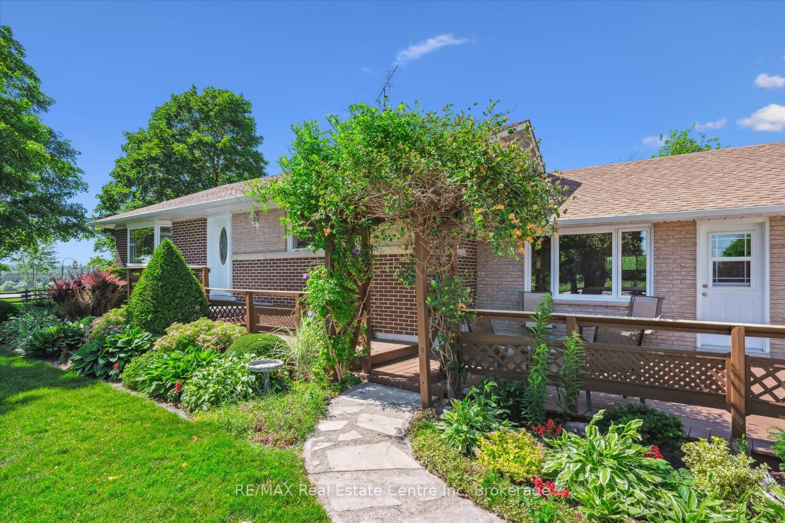 Photo 3 of 6618 Laird Road W, Guelph, Clairfields/Hanlon Business Park — HOMEH