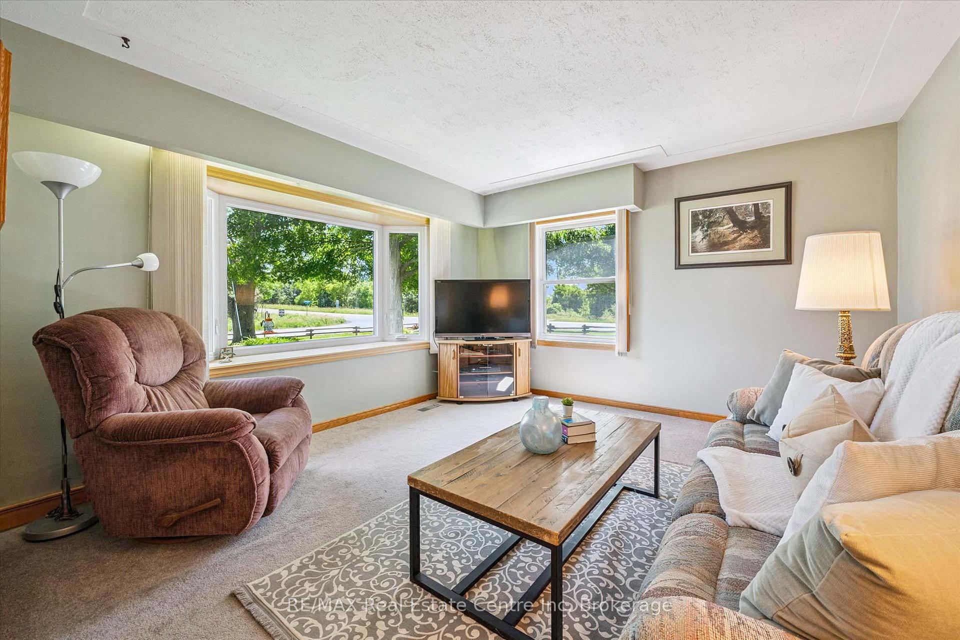 Photo 7 of 6618 Laird Road W, Guelph, Clairfields/Hanlon Business Park — HOMEH
