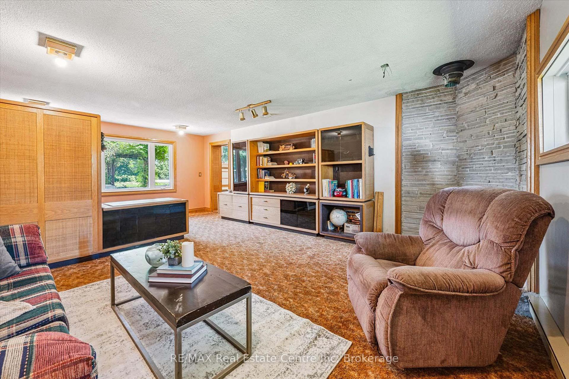 Photo 10 of 6618 Laird Road W, Guelph, Clairfields/Hanlon Business Park — HOMEH