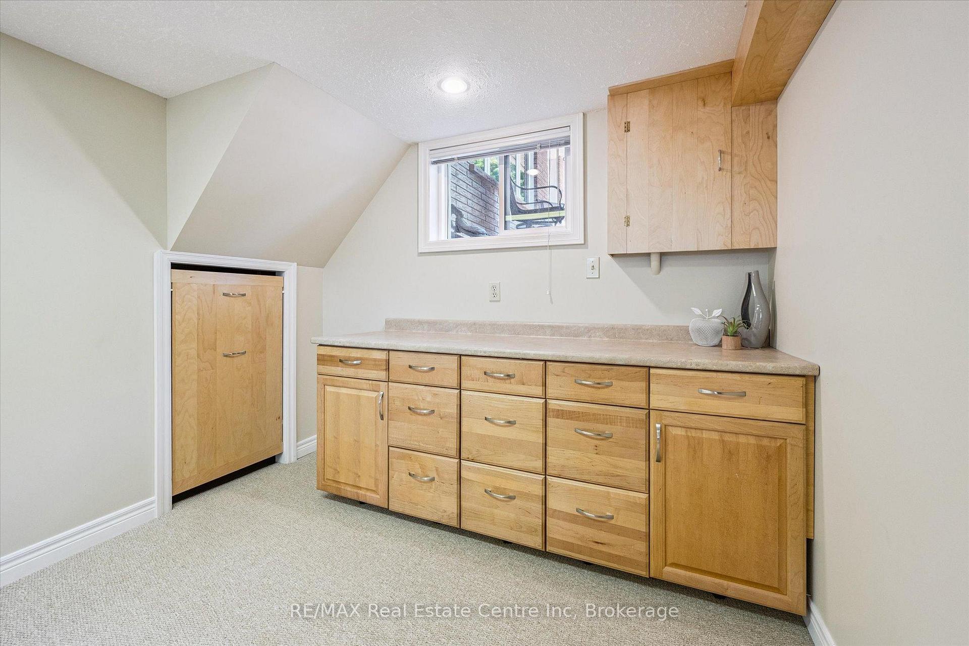 Photo 16 of 6618 Laird Road W, Guelph, Clairfields/Hanlon Business Park — HOMEH