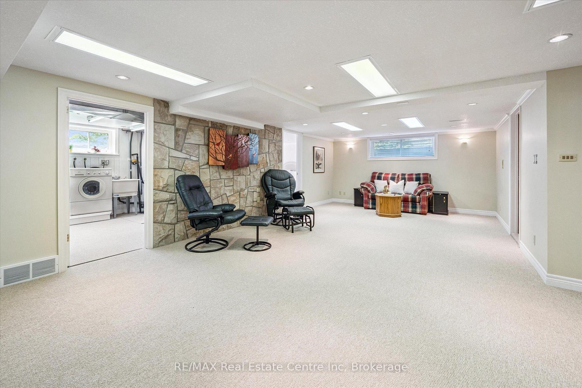 Photo 17 of 6618 Laird Road W, Guelph, Clairfields/Hanlon Business Park — HOMEH