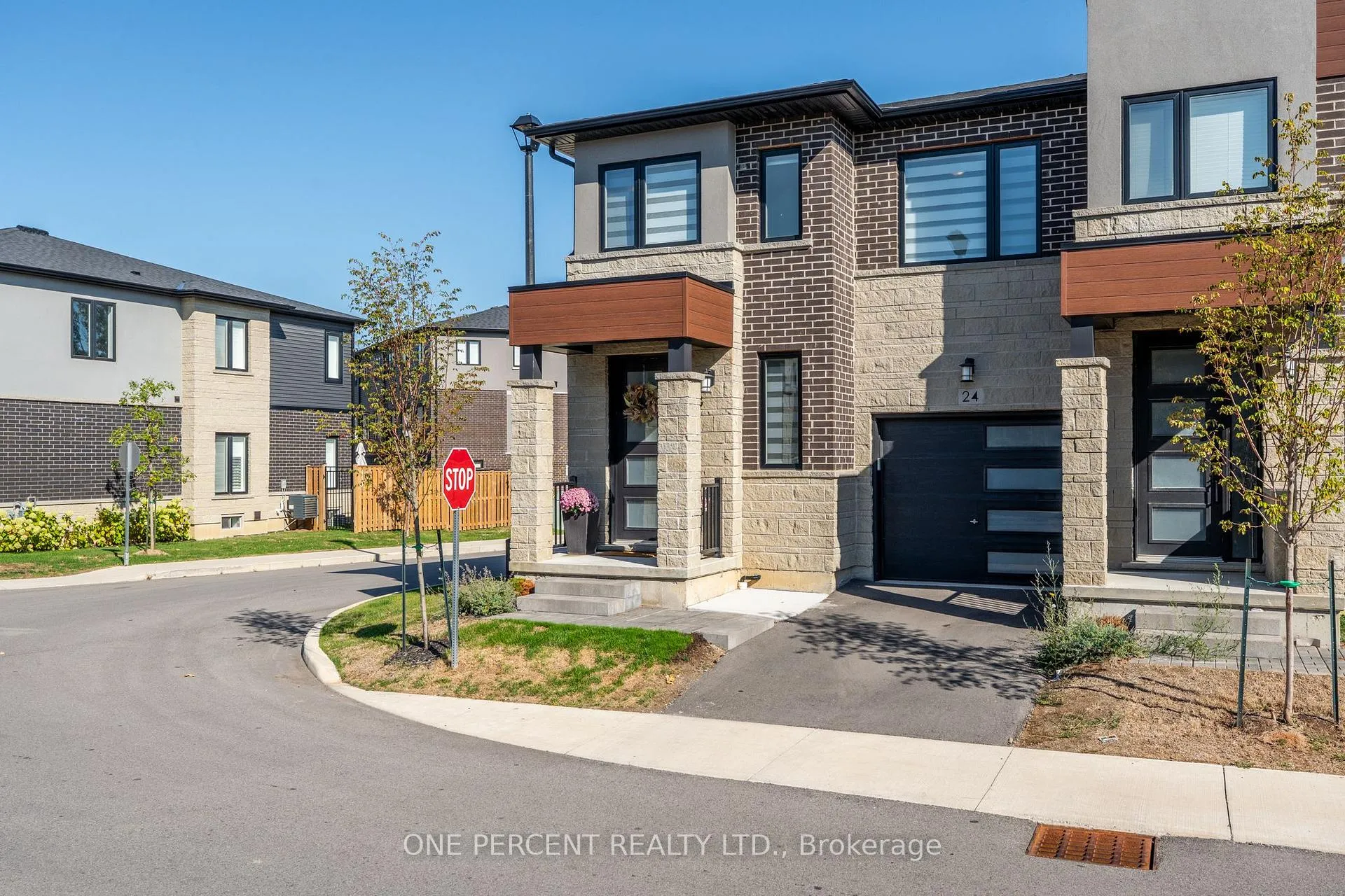 Photo 2 of 24 Southam Lane, Hamilton, Mountview — HOMEH