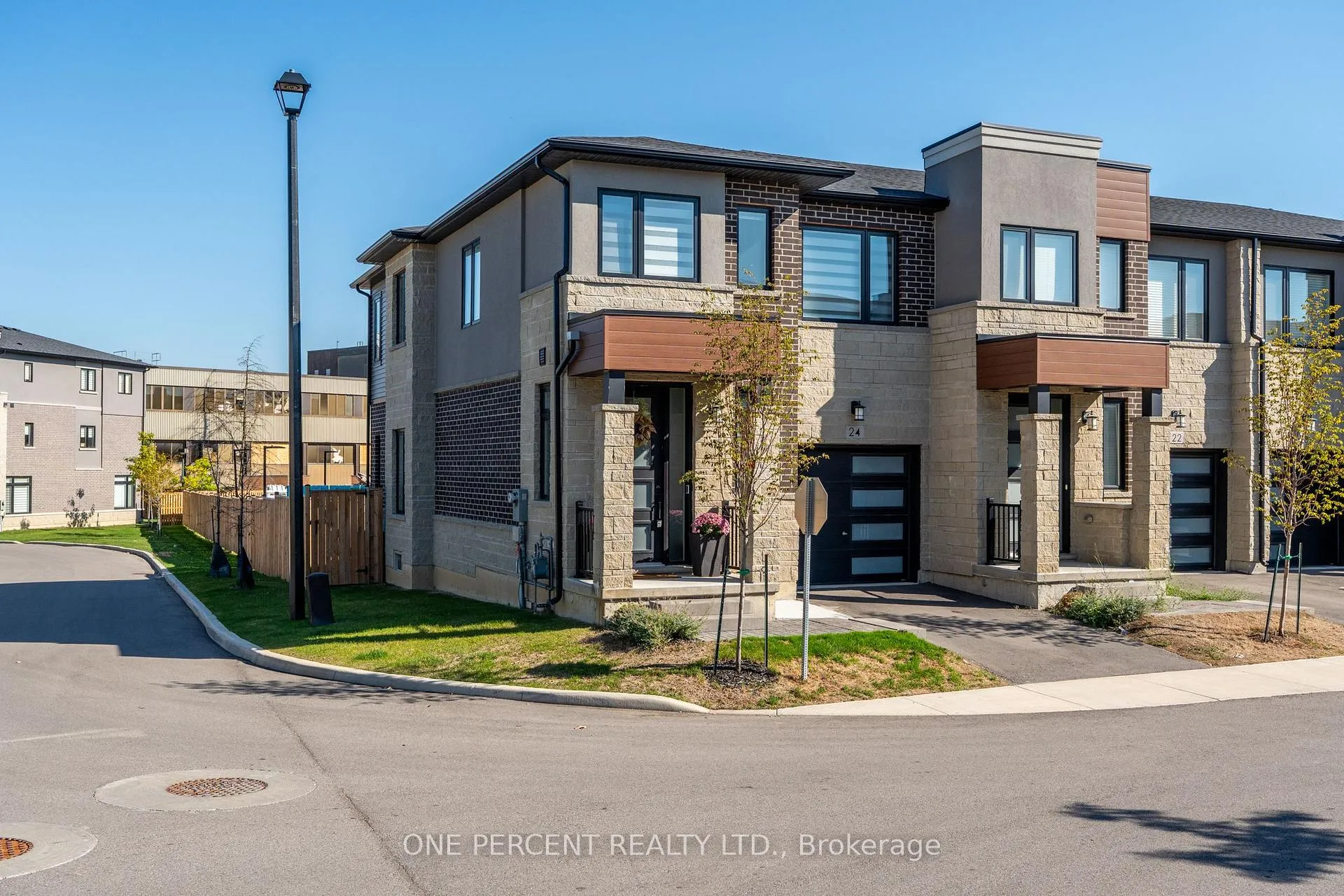 Photo 3 of 24 Southam Lane, Hamilton, Mountview — HOMEH