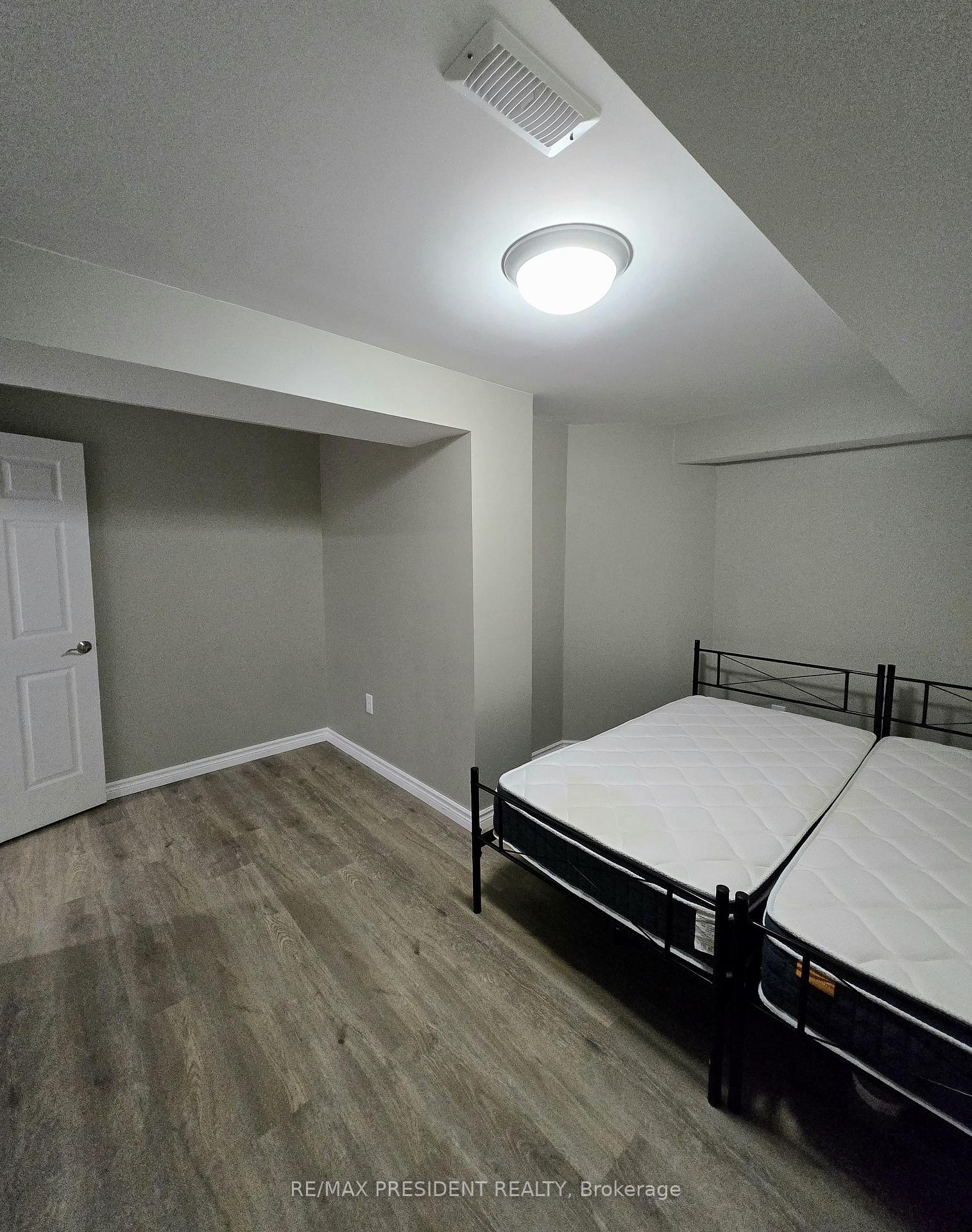 Photo 10 of 100 Schroder Crescent, Guelph, Grange Road — HOMEH