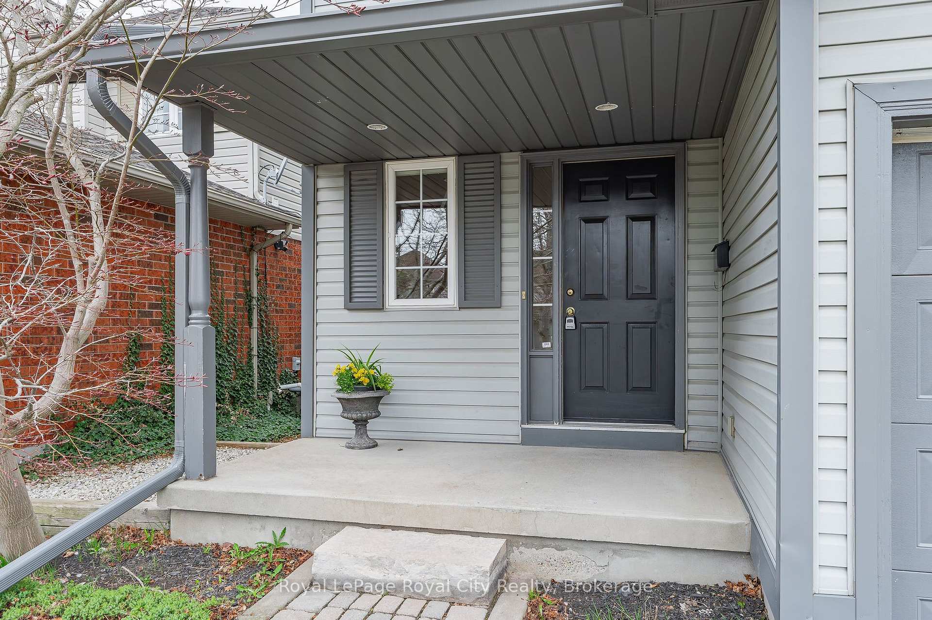 Photo 2 of 90 Doyle Drive, Guelph, Clairfields/Hanlon Business Park — HOMEH