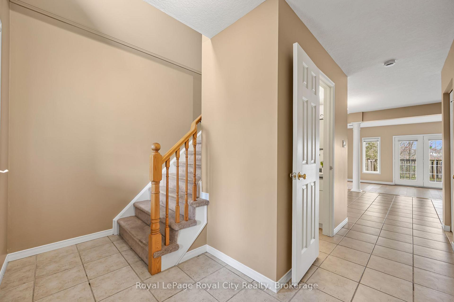Photo 3 of 90 Doyle Drive, Guelph, Clairfields/Hanlon Business Park — HOMEH