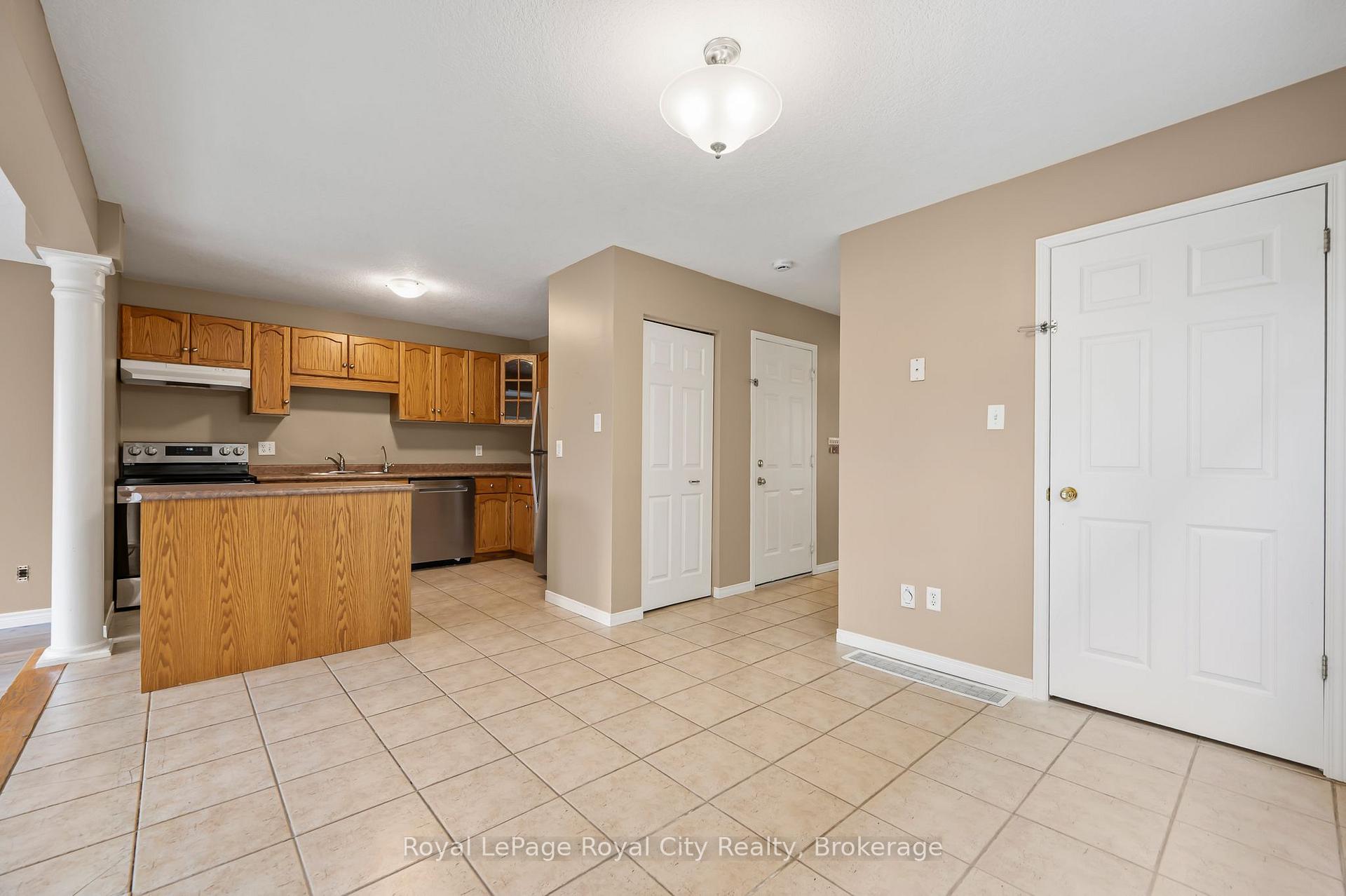 Photo 8 of 90 Doyle Drive, Guelph, Clairfields/Hanlon Business Park — HOMEH