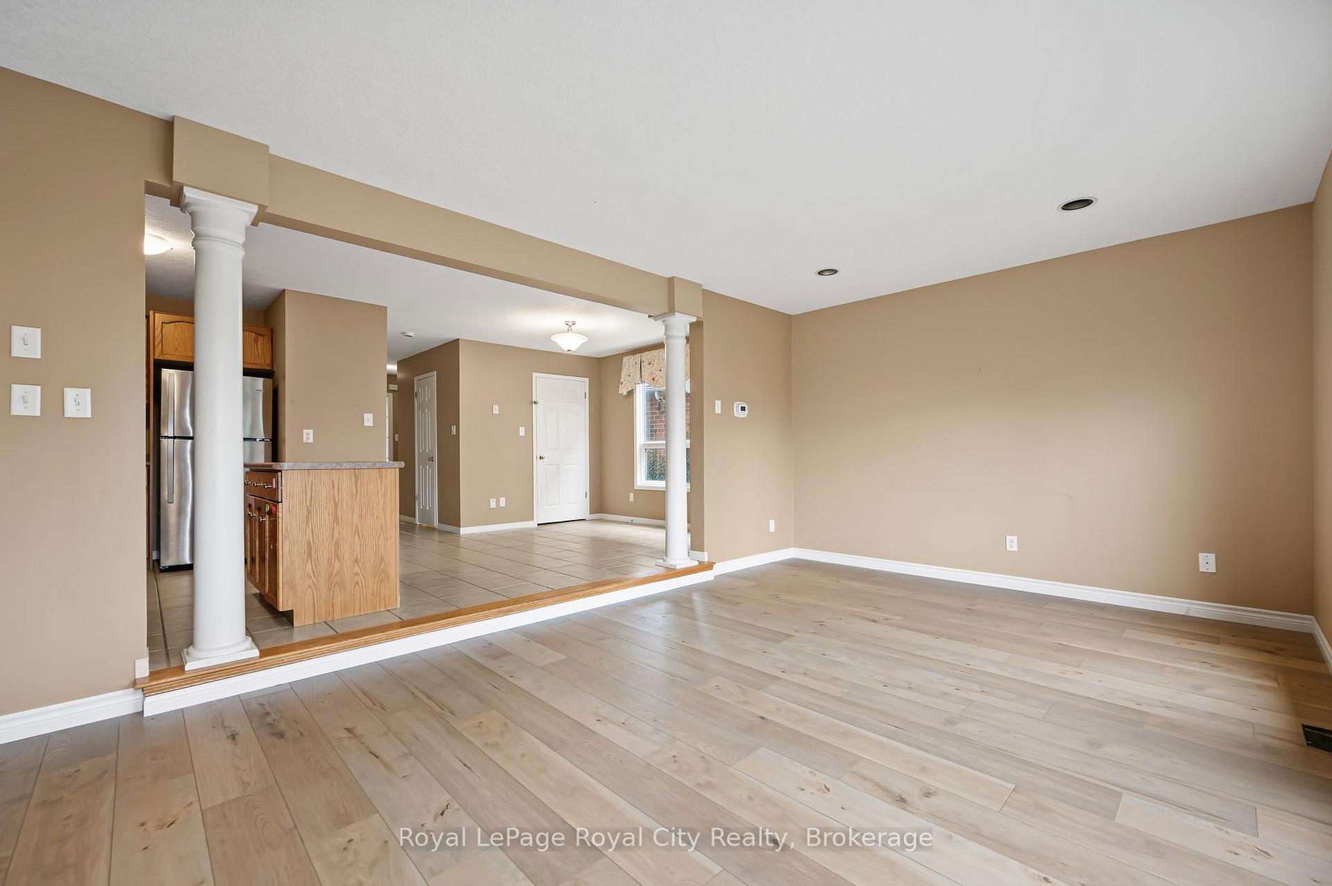 Photo 12 of 90 Doyle Drive, Guelph, Clairfields/Hanlon Business Park — HOMEH