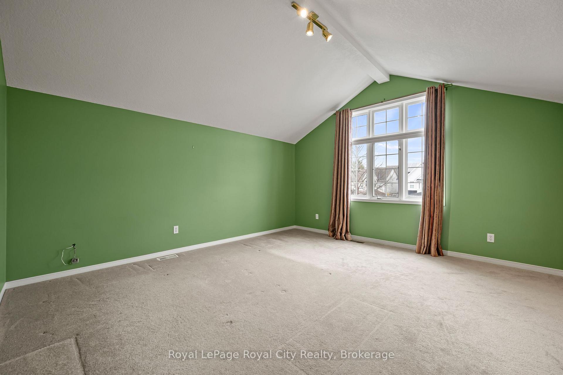 Photo 18 of 90 Doyle Drive, Guelph, Clairfields/Hanlon Business Park — HOMEH