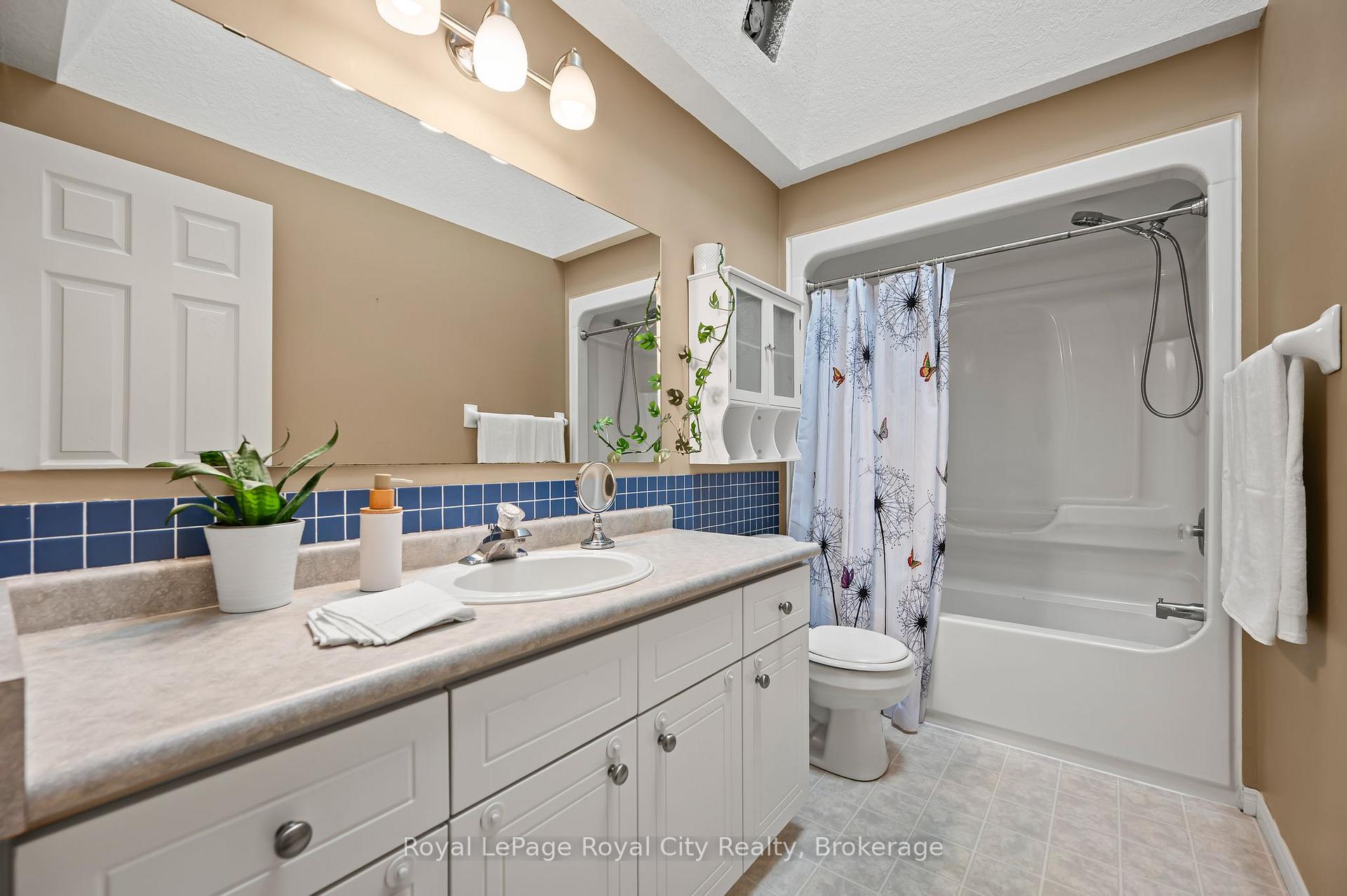 Photo 23 of 90 Doyle Drive, Guelph, Clairfields/Hanlon Business Park — HOMEH