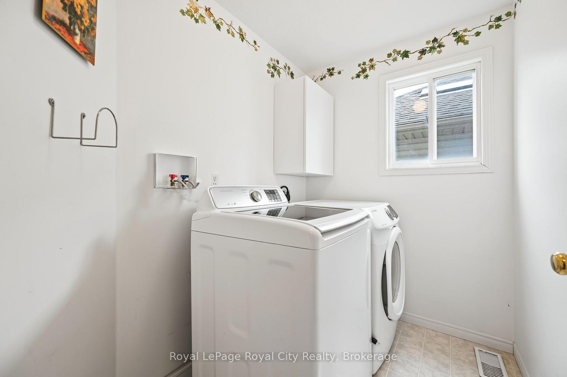 Photo 24 of 90 Doyle Drive, Guelph, Clairfields/Hanlon Business Park — HOMEH