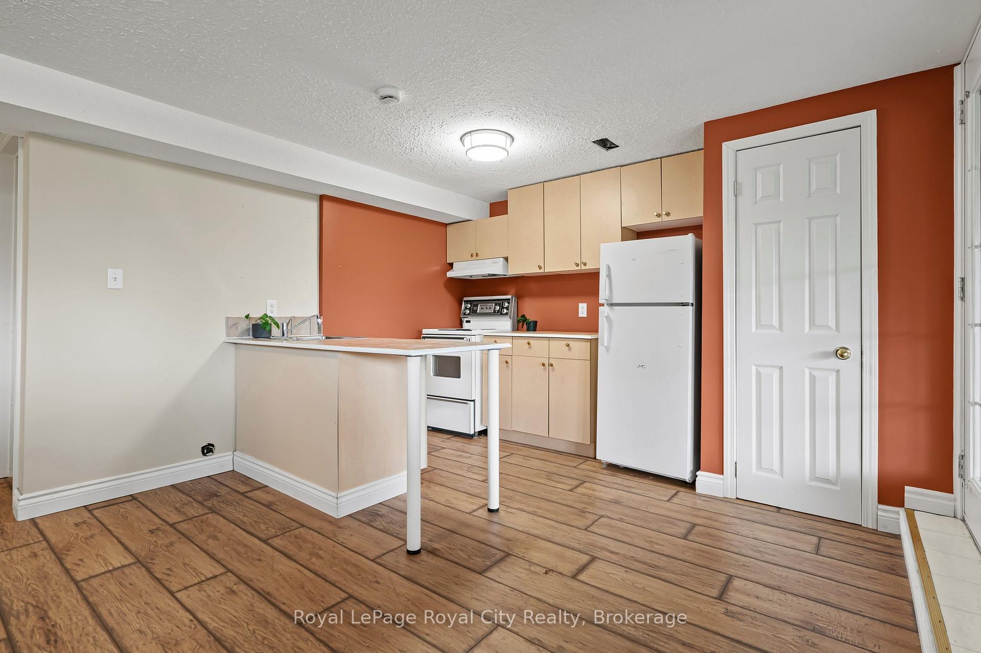 Photo 25 of 90 Doyle Drive, Guelph, Clairfields/Hanlon Business Park — HOMEH