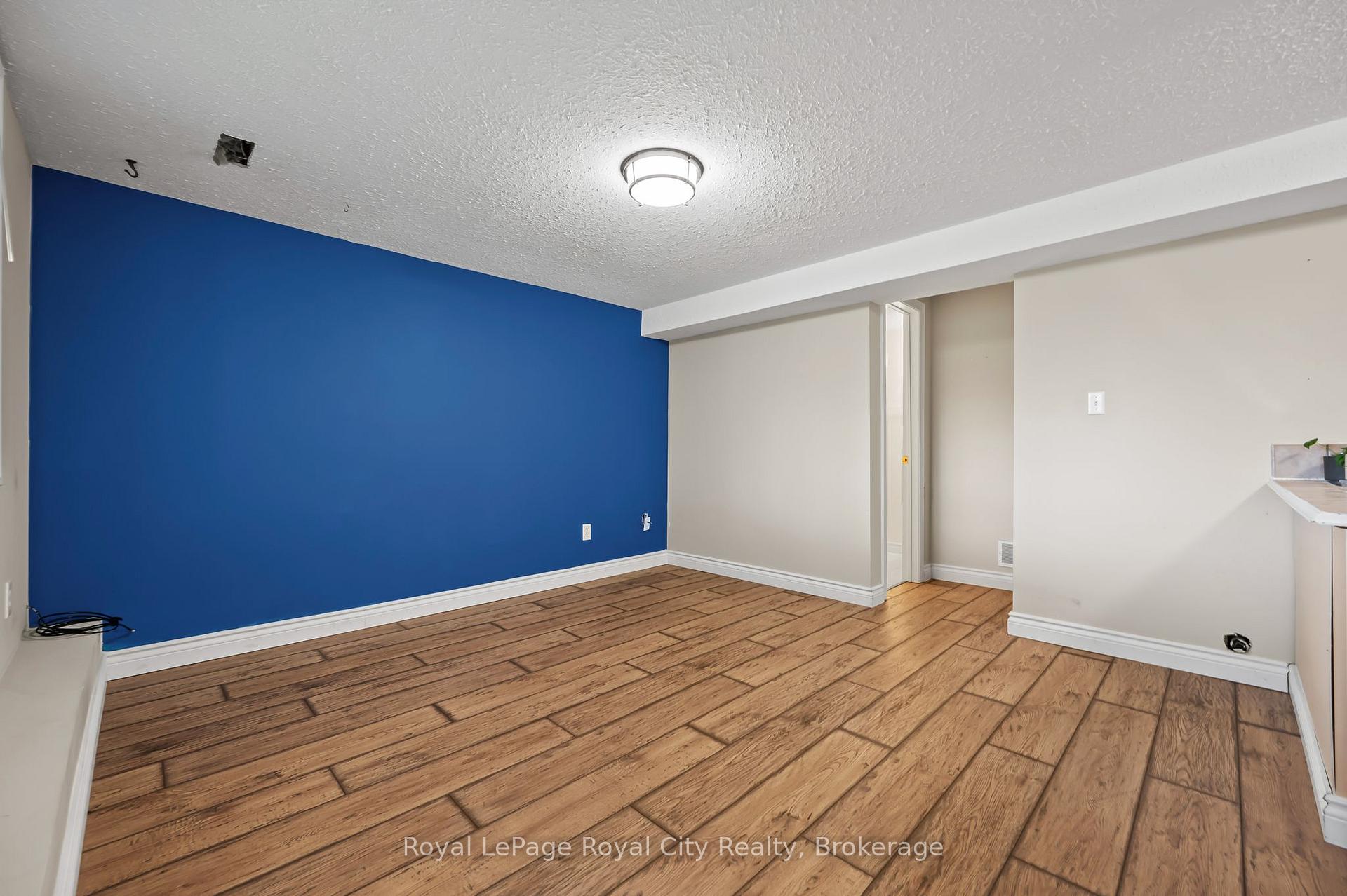Photo 27 of 90 Doyle Drive, Guelph, Clairfields/Hanlon Business Park — HOMEH