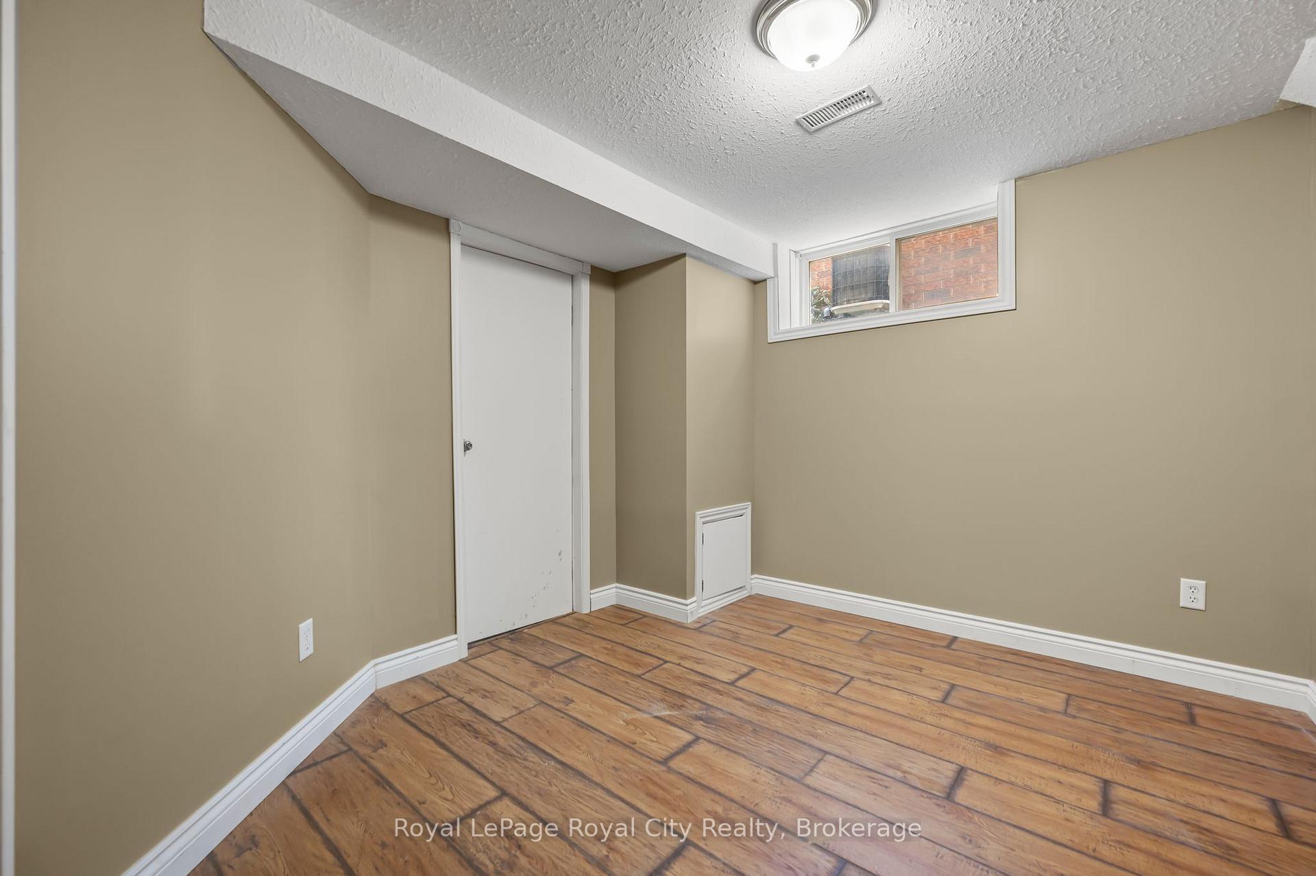 Photo 29 of 90 Doyle Drive, Guelph, Clairfields/Hanlon Business Park — HOMEH