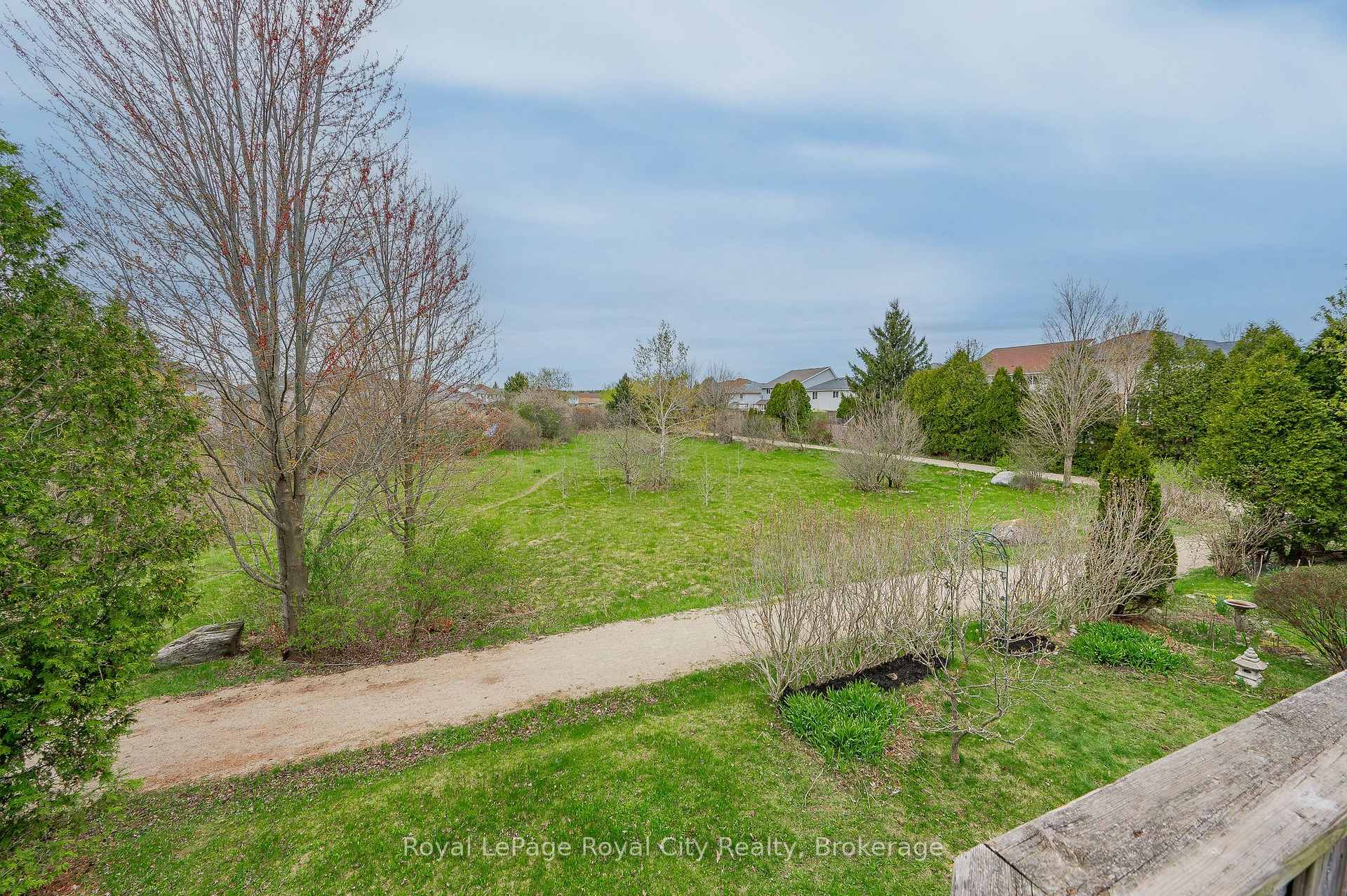 Photo 31 of 90 Doyle Drive, Guelph, Clairfields/Hanlon Business Park — HOMEH