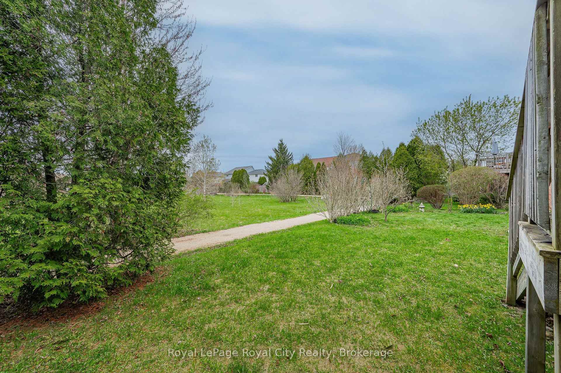 Photo 32 of 90 Doyle Drive, Guelph, Clairfields/Hanlon Business Park — HOMEH