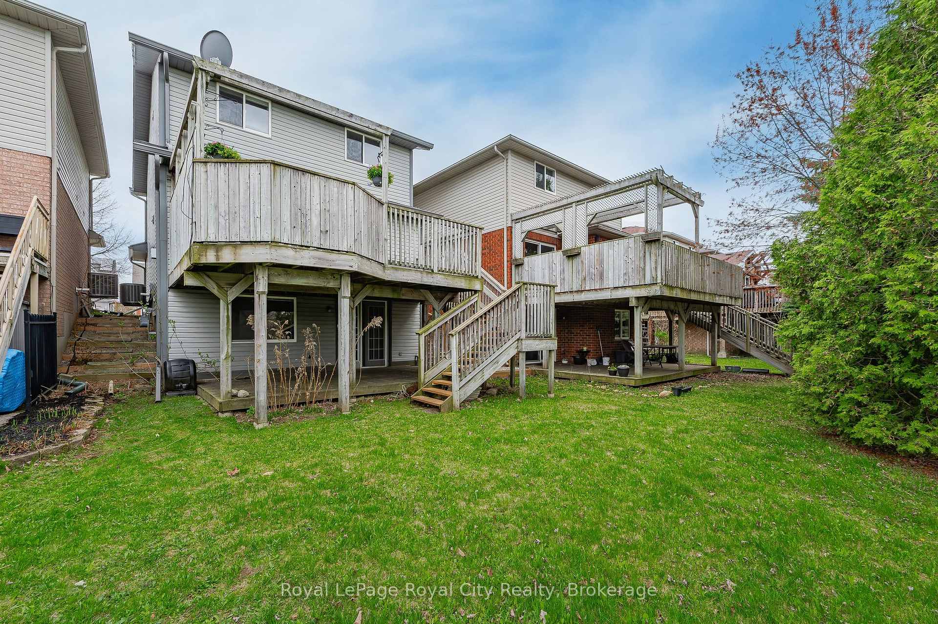 Photo 33 of 90 Doyle Drive, Guelph, Clairfields/Hanlon Business Park — HOMEH