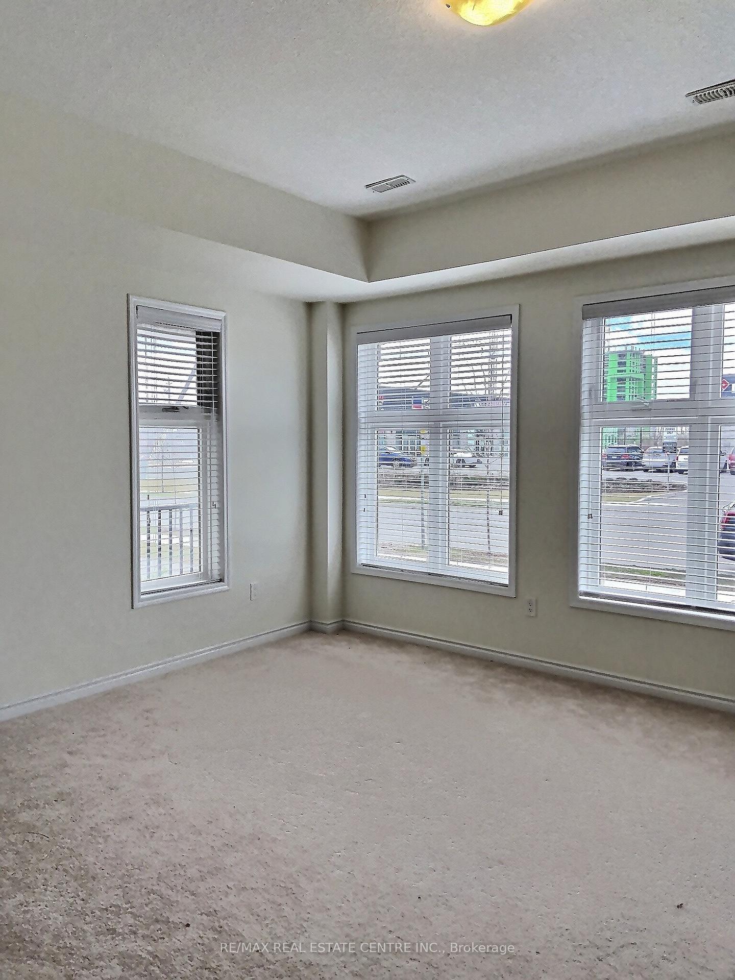 Photo 5 of Unit 5, 22 Spring Creek Drive, Hamilton, Waterdown — HOMEH