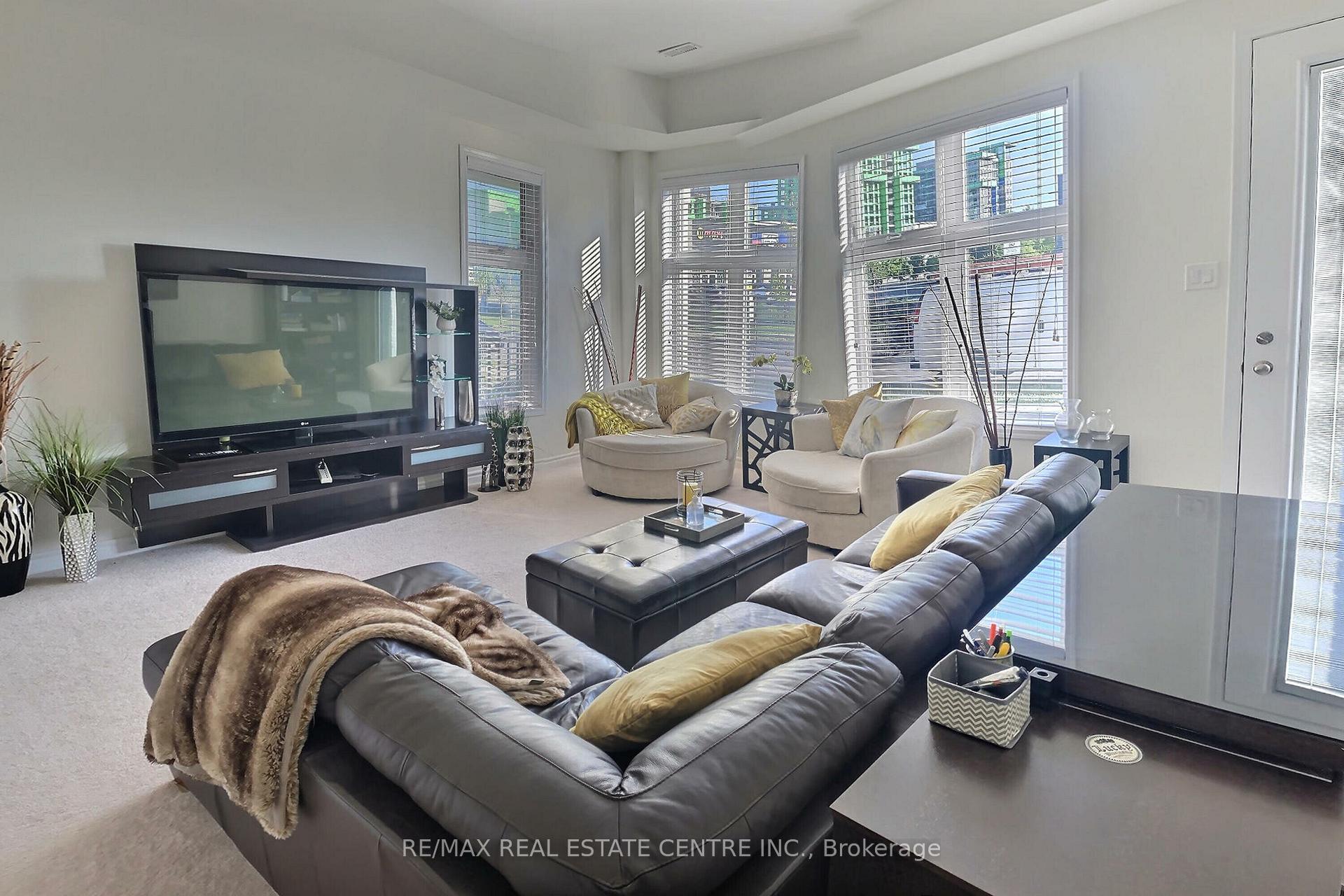 Photo 11 of Unit 5, 22 Spring Creek Drive, Hamilton, Waterdown — HOMEH