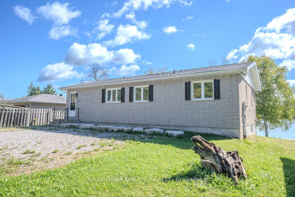 Photo 2 of 21 Albert Circle, Kawartha Lakes, Bexley — HOMEH