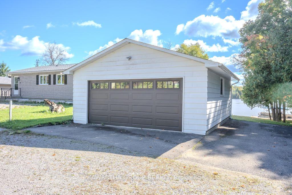 Photo 3 of 21 Albert Circle, Kawartha Lakes, Bexley — HOMEH
