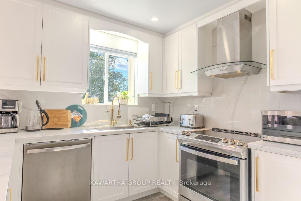 Photo 15 of 21 Albert Circle, Kawartha Lakes, Bexley — HOMEH