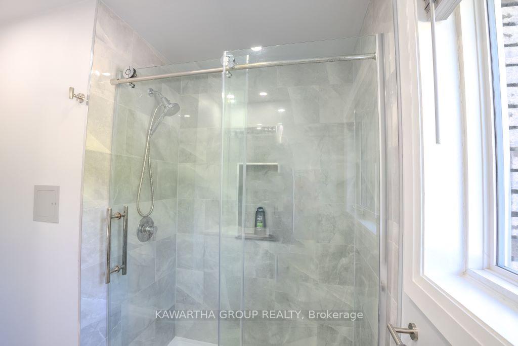 Photo 22 of 21 Albert Circle, Kawartha Lakes, Bexley — HOMEH