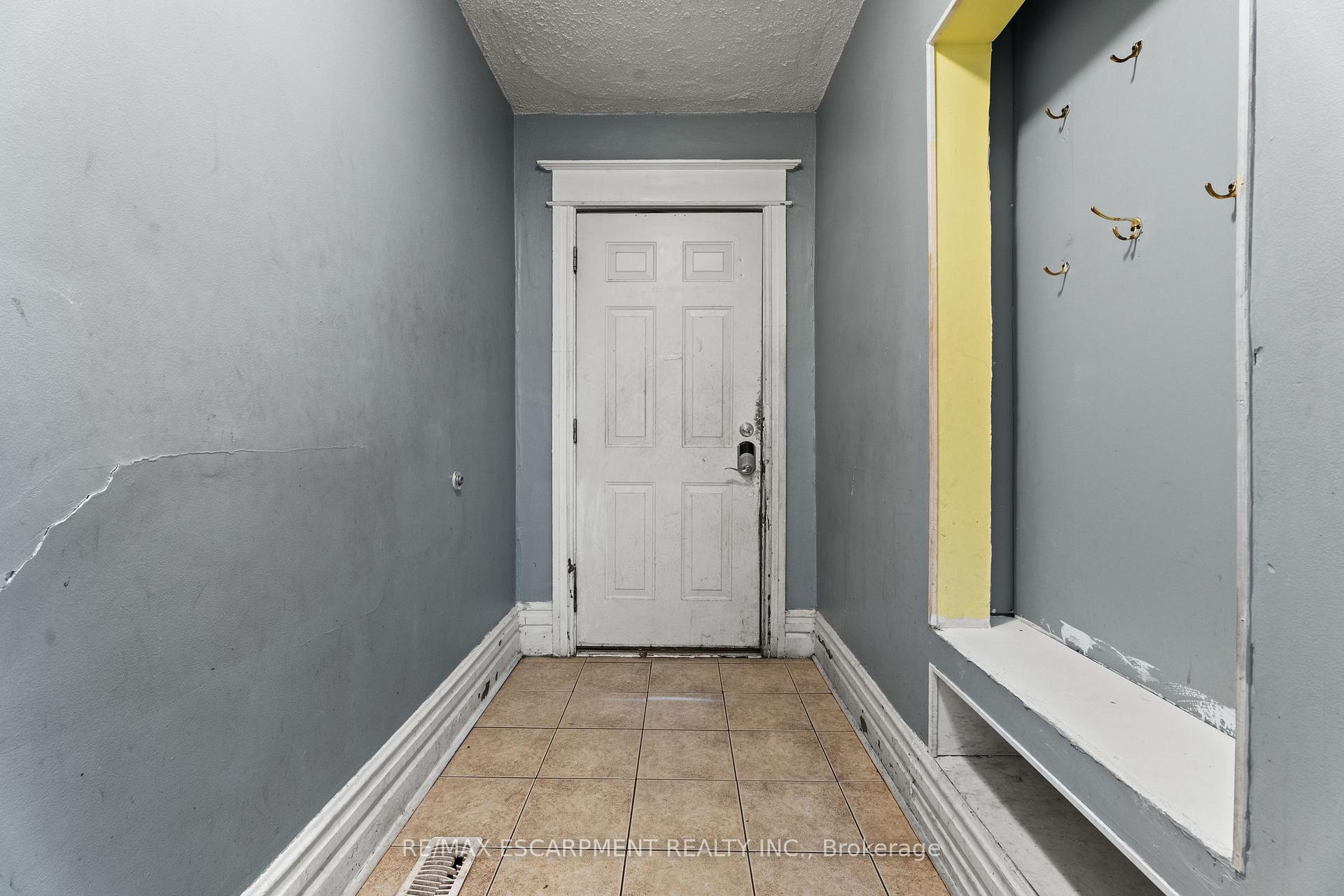 Photo 3 of 40 Rosemont Avenue, Hamilton, Stipley — HOMEH