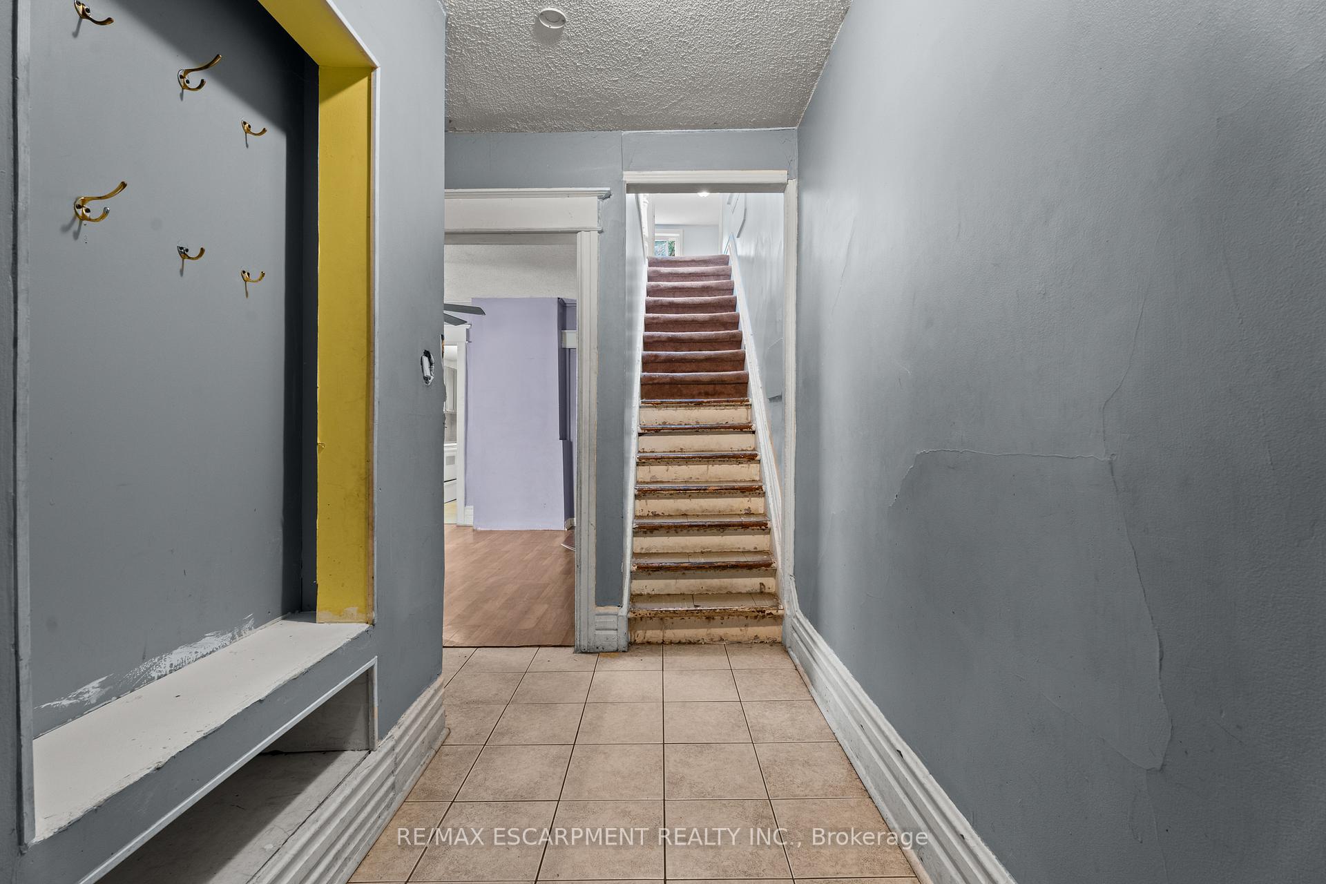 Photo 4 of 40 Rosemont Avenue, Hamilton, Stipley — HOMEH