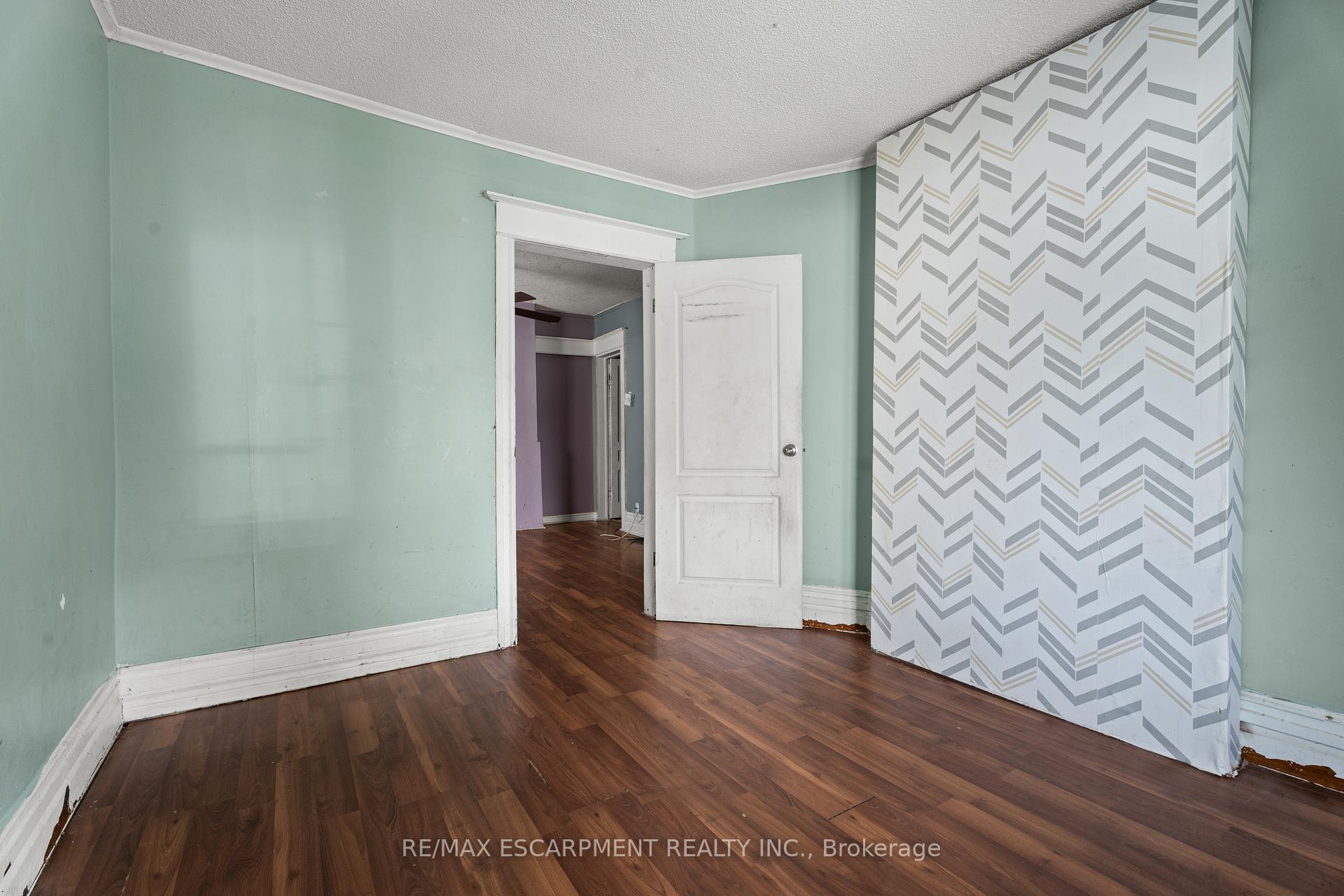 Photo 9 of 40 Rosemont Avenue, Hamilton, Stipley — HOMEH