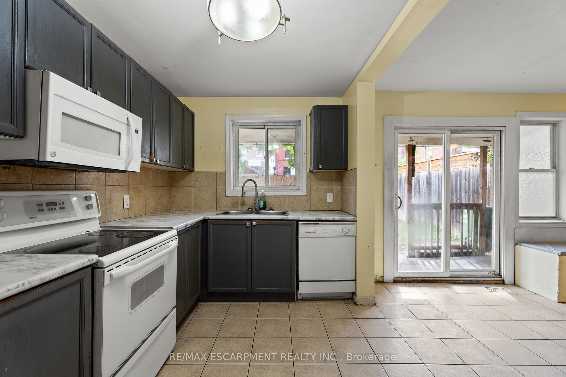 Photo 10 of 40 Rosemont Avenue, Hamilton, Stipley — HOMEH