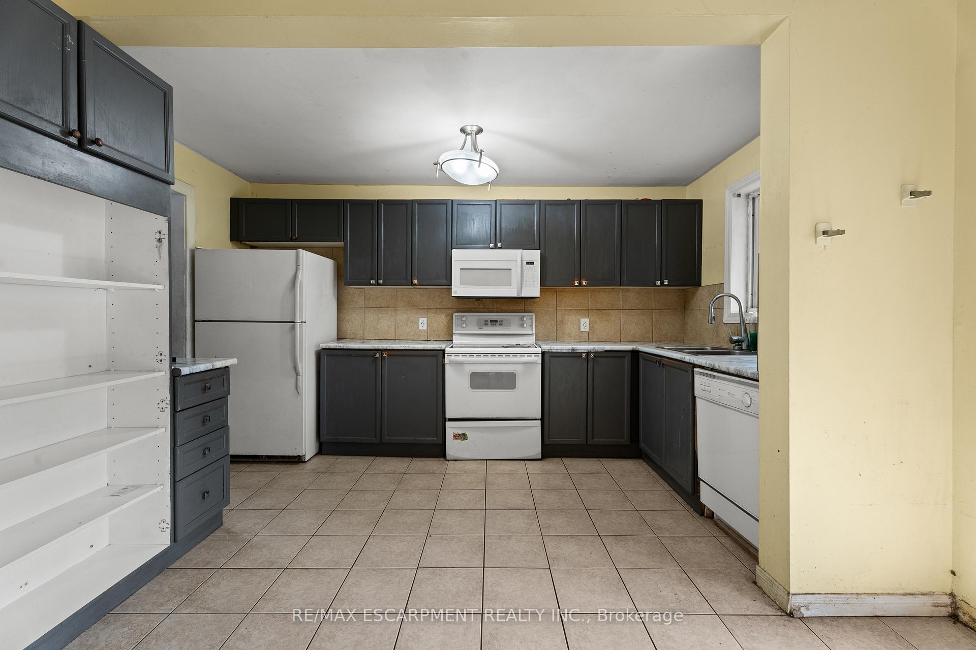 Photo 11 of 40 Rosemont Avenue, Hamilton, Stipley — HOMEH