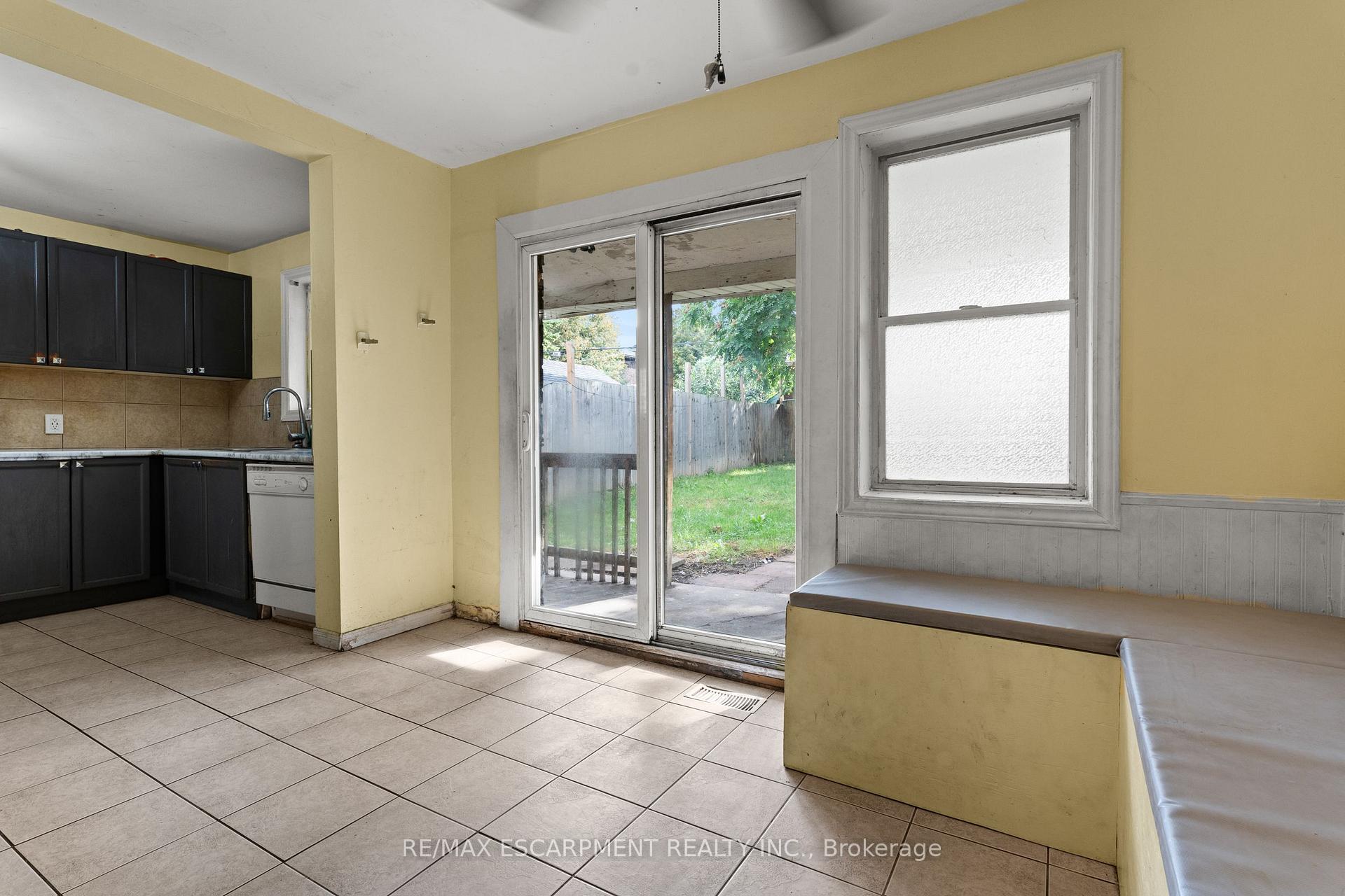 Photo 13 of 40 Rosemont Avenue, Hamilton, Stipley — HOMEH
