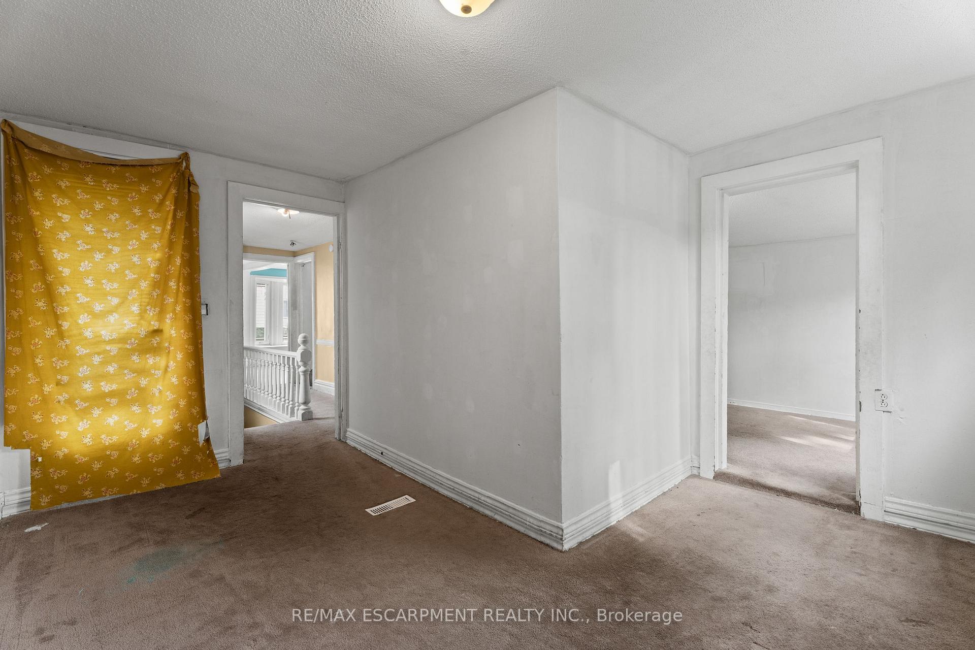 Photo 17 of 40 Rosemont Avenue, Hamilton, Stipley — HOMEH