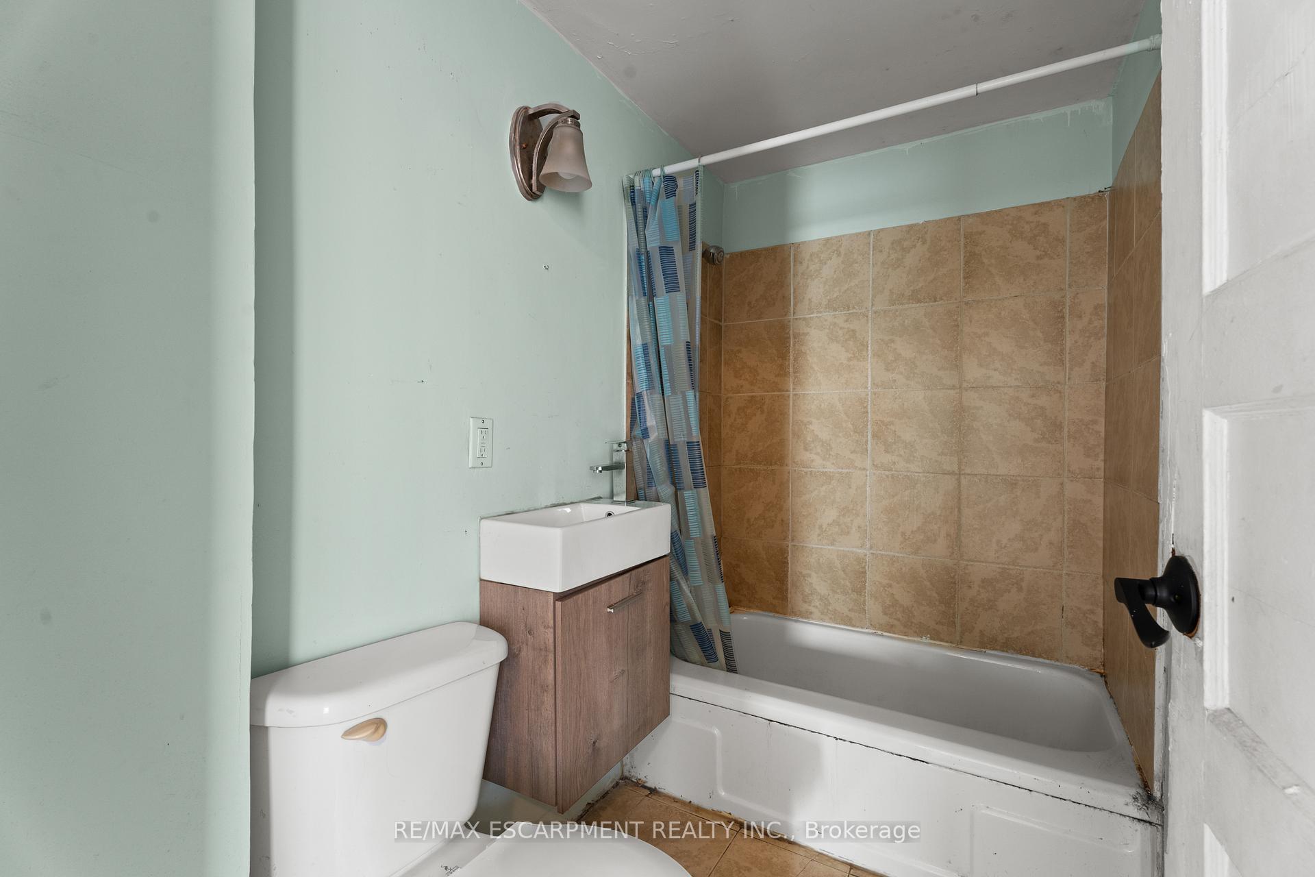 Photo 20 of 40 Rosemont Avenue, Hamilton, Stipley — HOMEH